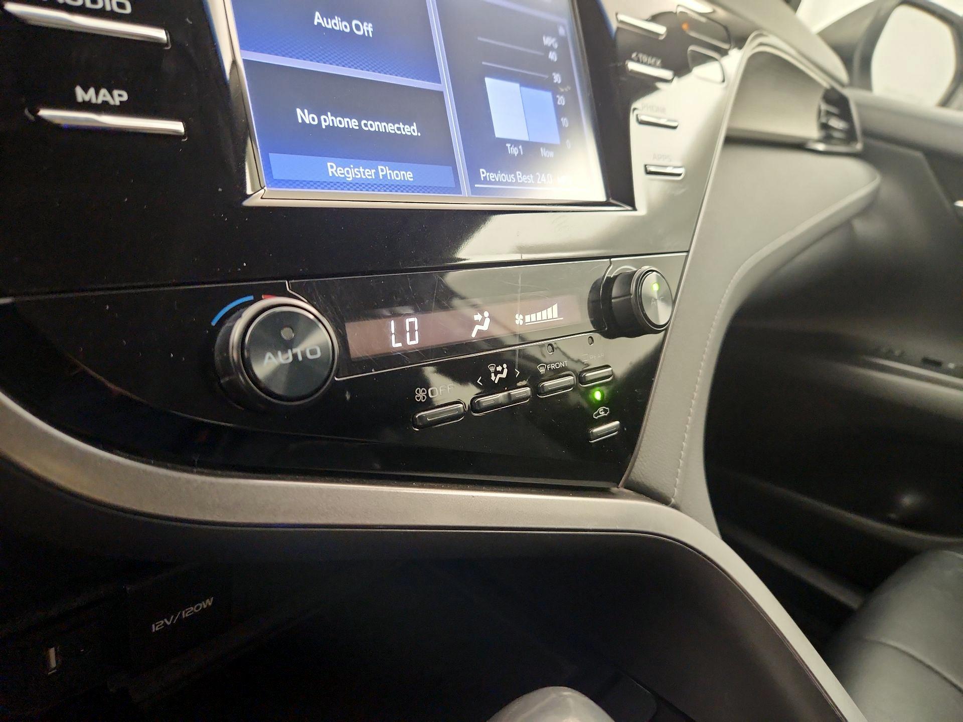 Thumbnail: 2019 Toyota Camry - 16