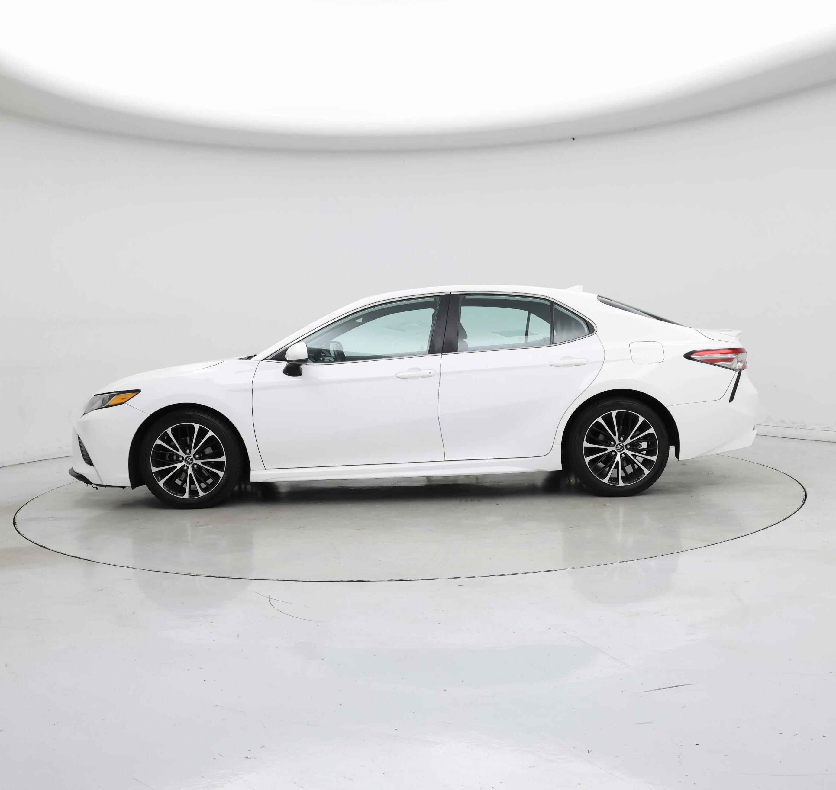 Thumbnail: 2019 Toyota Camry - 3