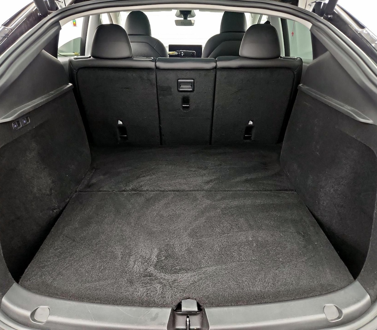 Trunk/Cargo (Seats Up)