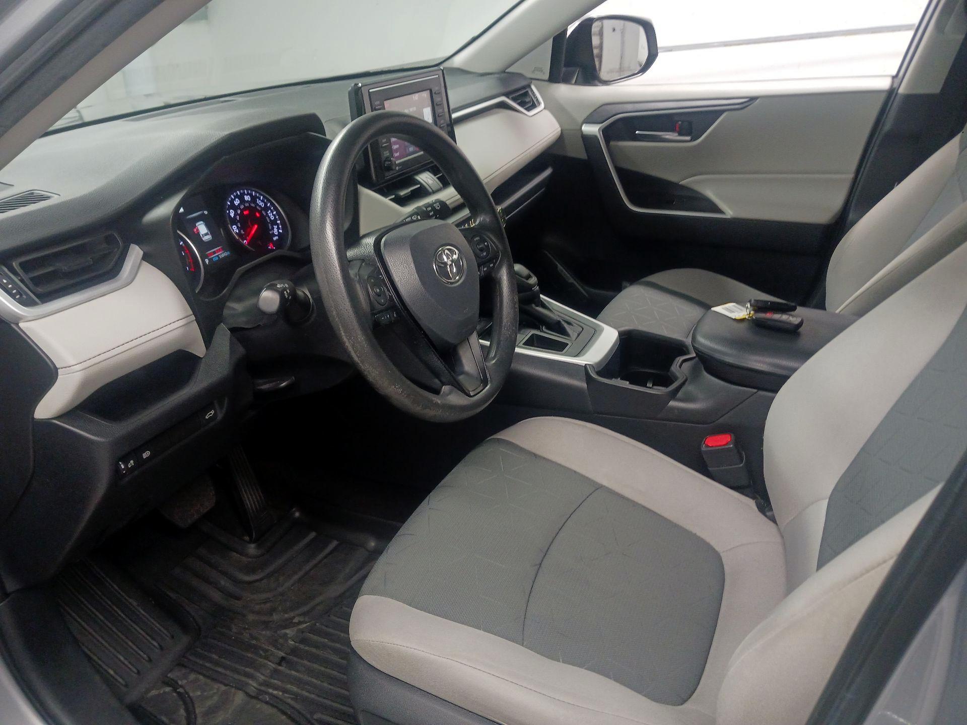 Thumbnail: 2022 Toyota RAV4 - 9