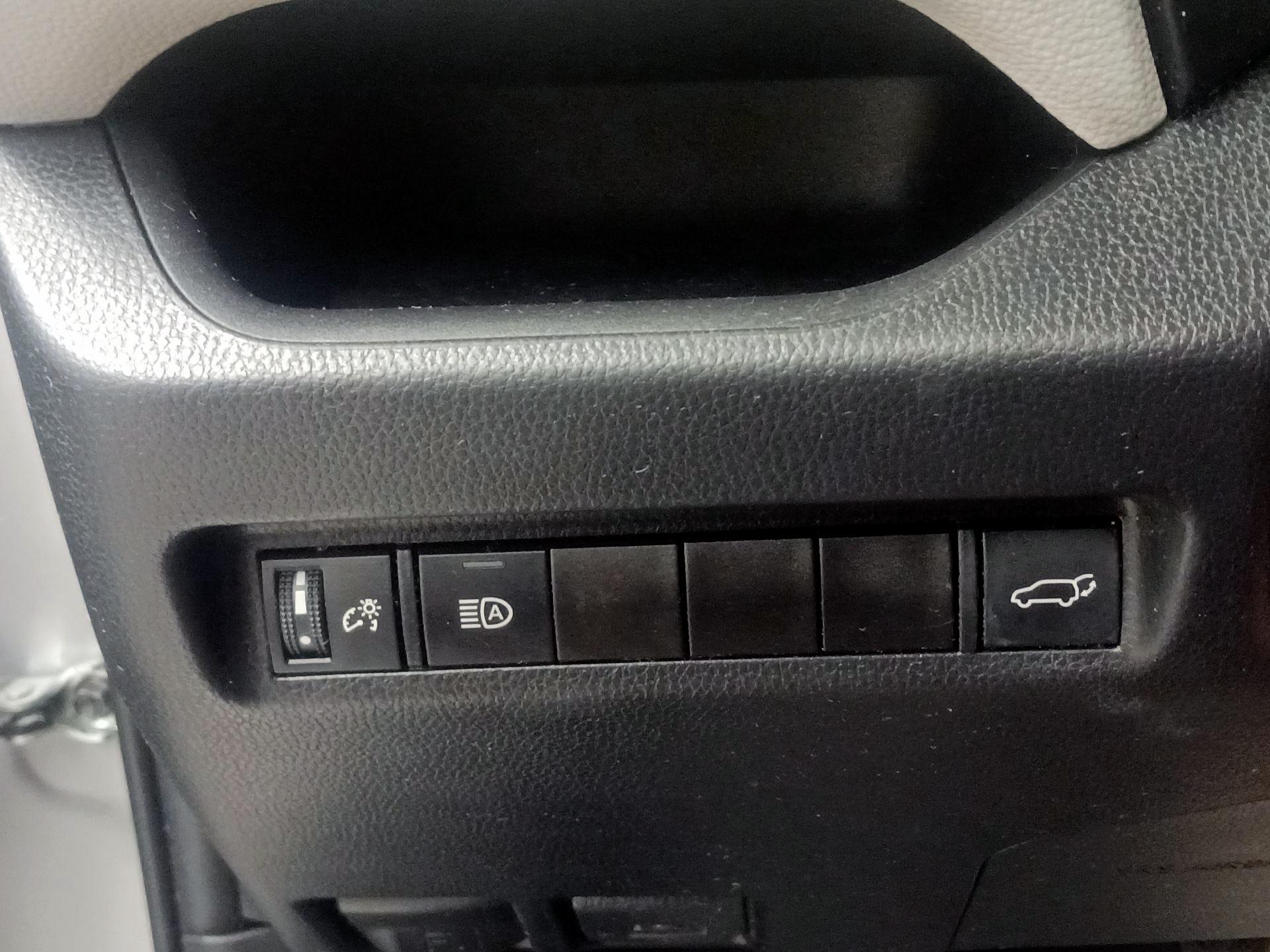 Thumbnail: 2022 Toyota RAV4 - 11