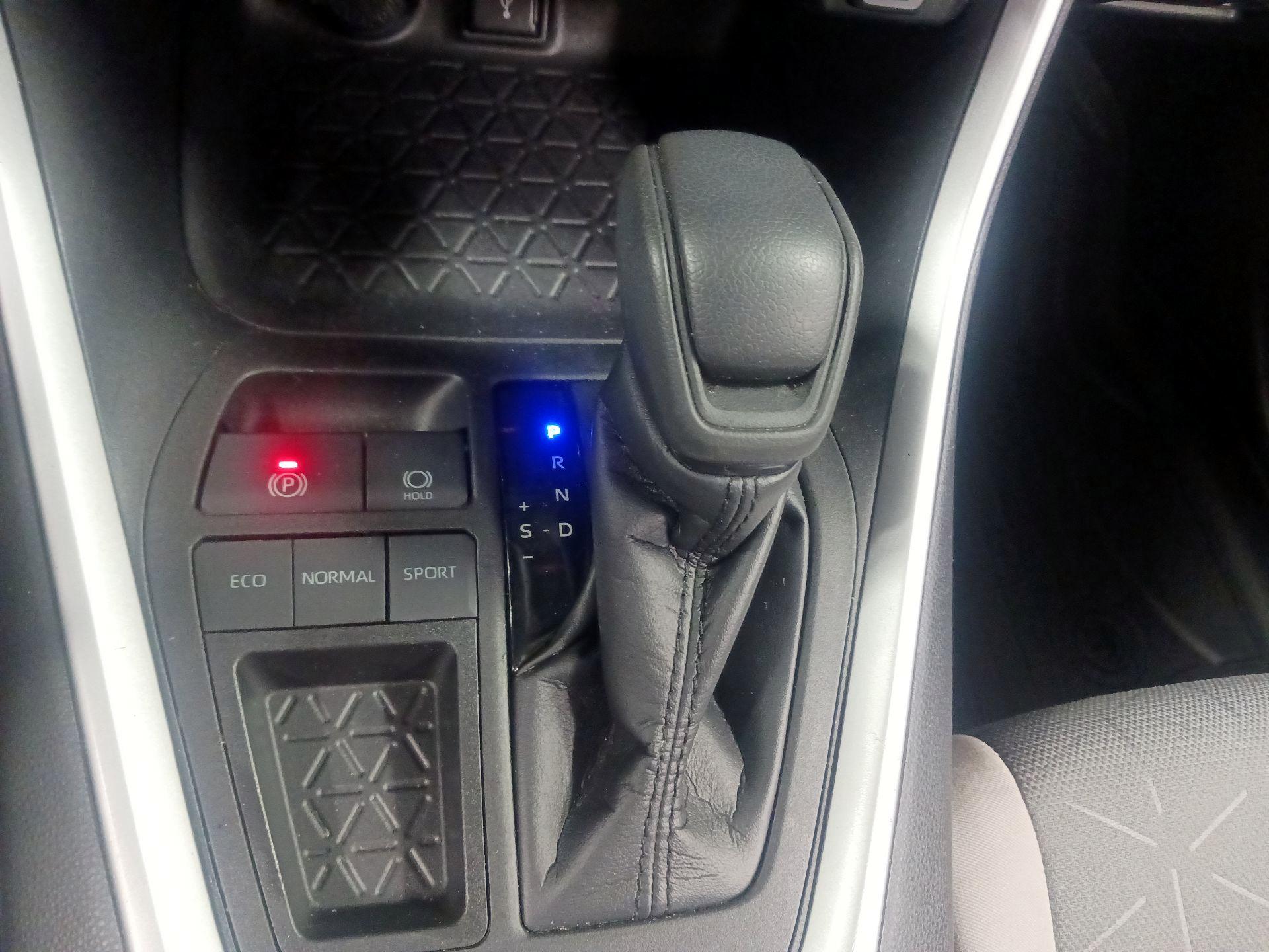 Thumbnail: 2022 Toyota RAV4 - 15