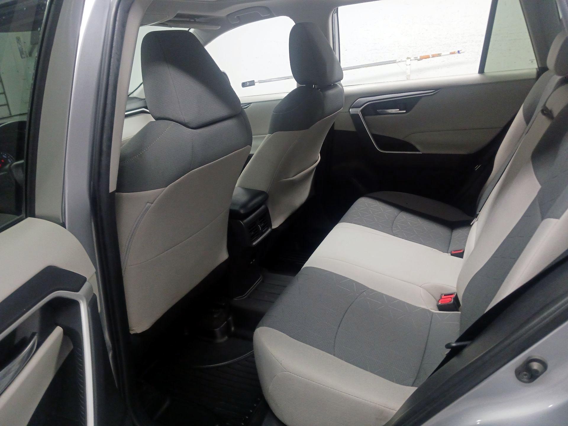 Thumbnail: 2022 Toyota RAV4 - 17