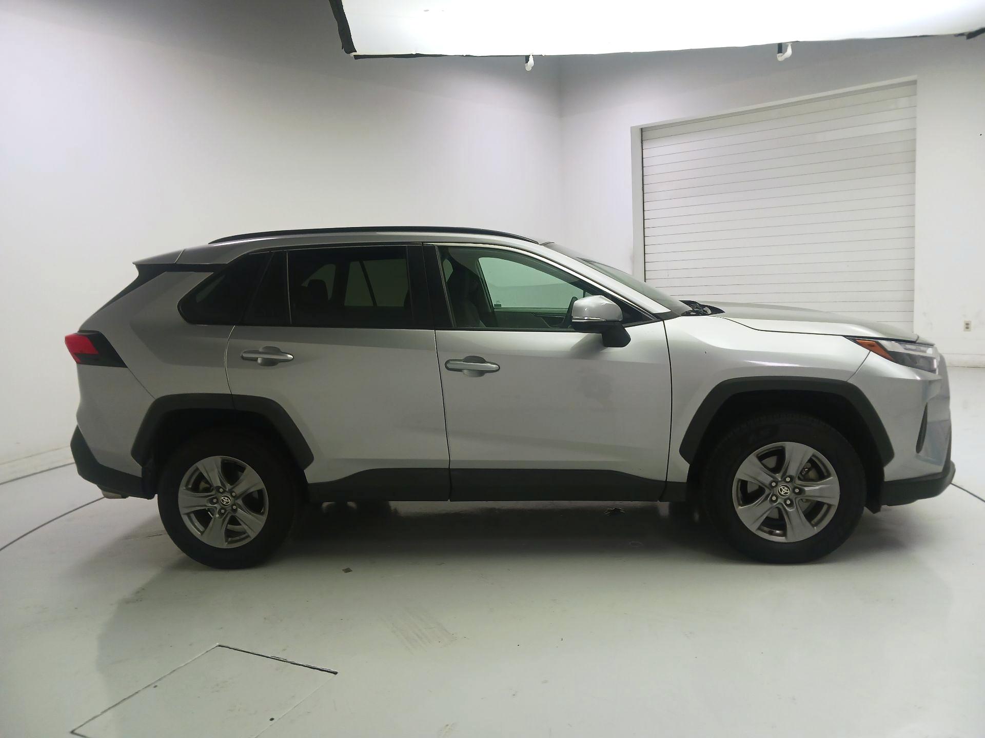 Thumbnail: 2022 Toyota RAV4 - 4