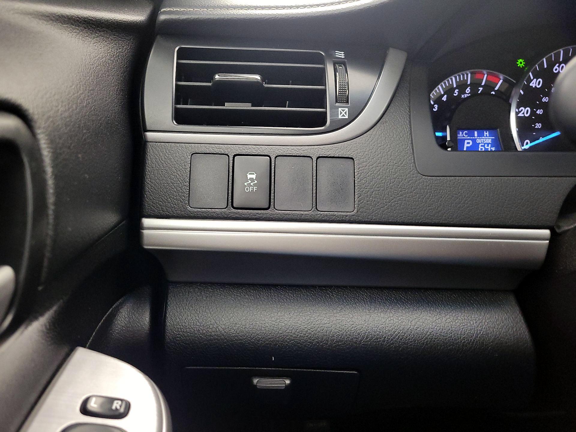 Thumbnail: 2014 Toyota Camry - 13