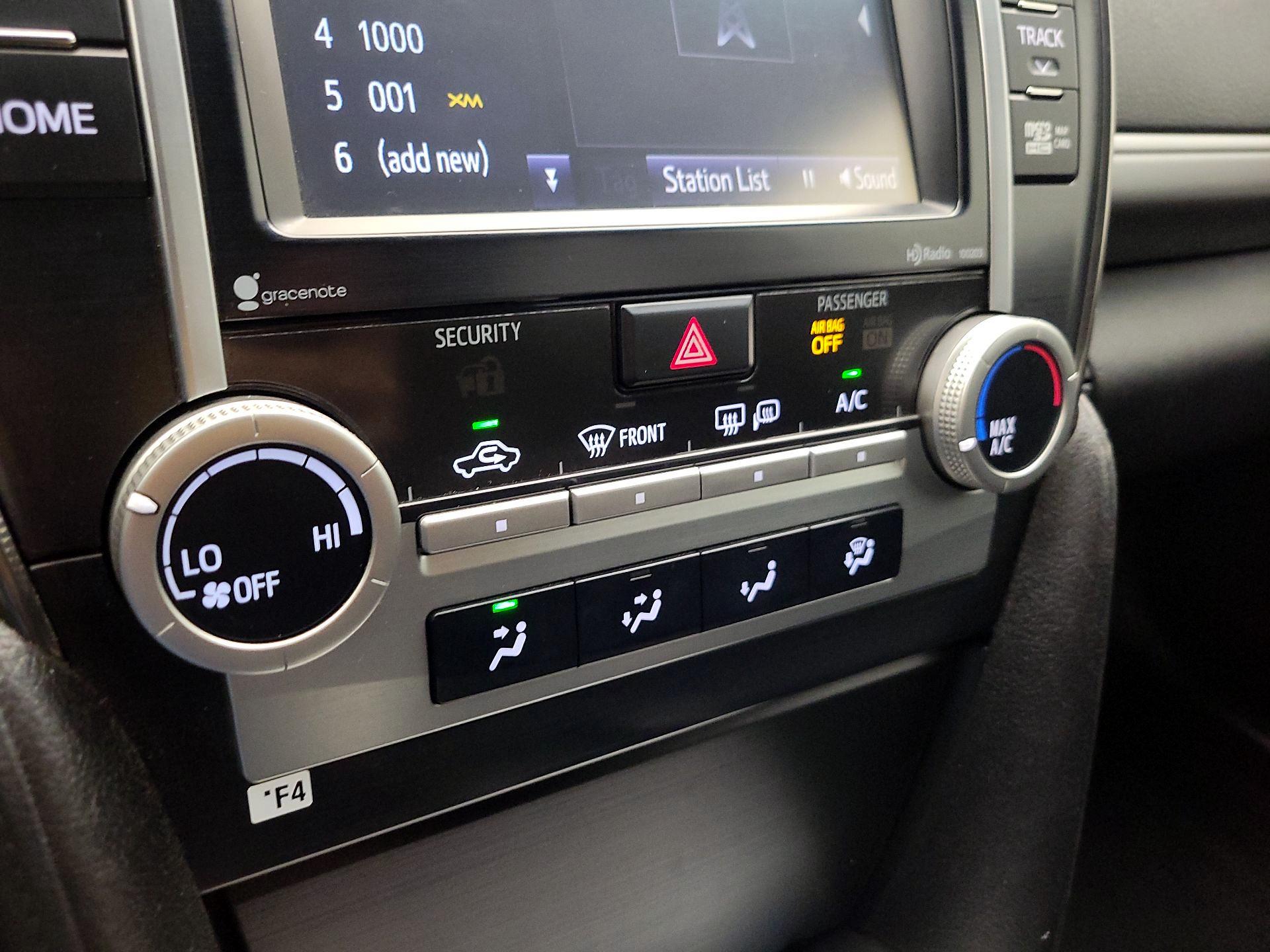 Thumbnail: 2014 Toyota Camry - 16