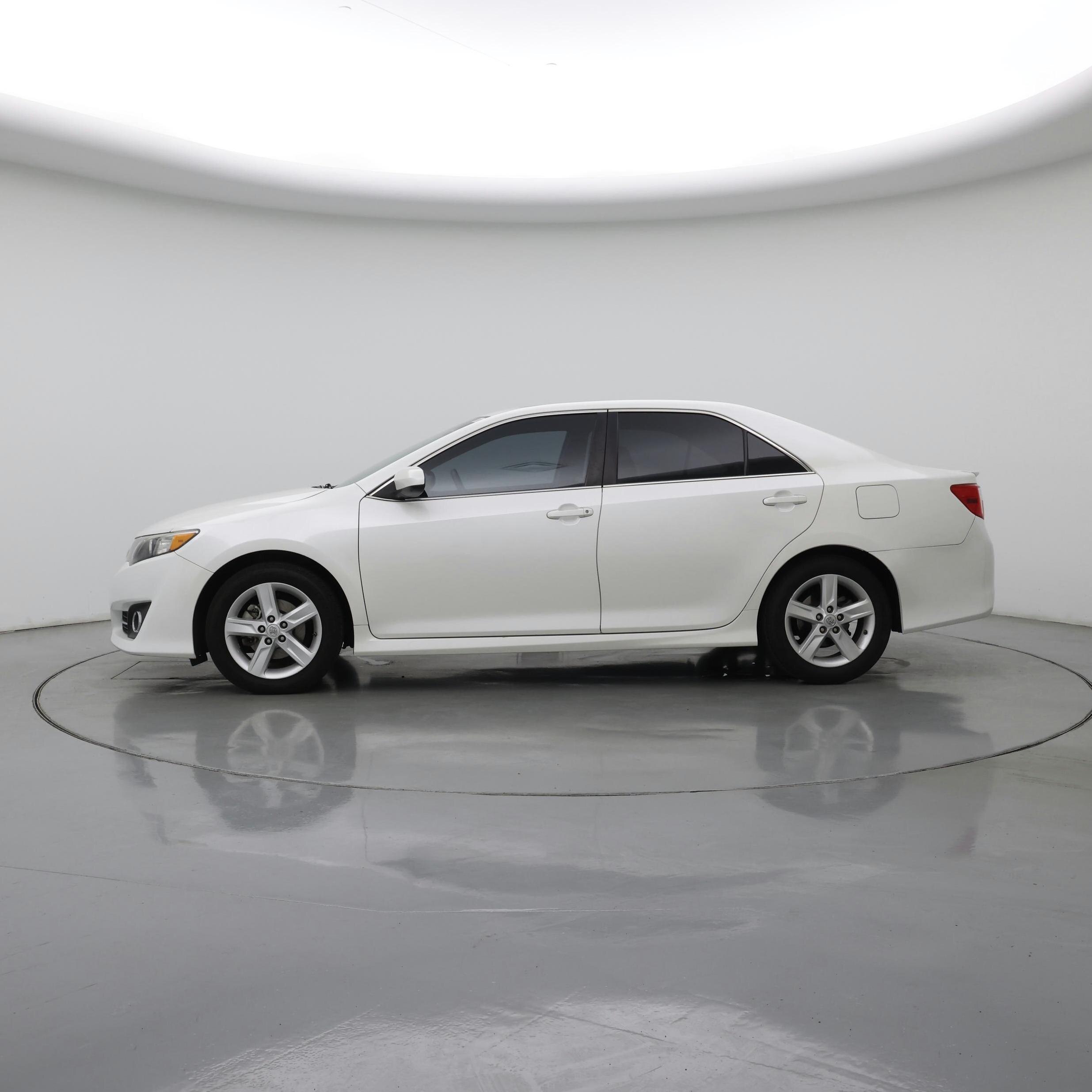 Thumbnail: 2014 Toyota Camry - 3