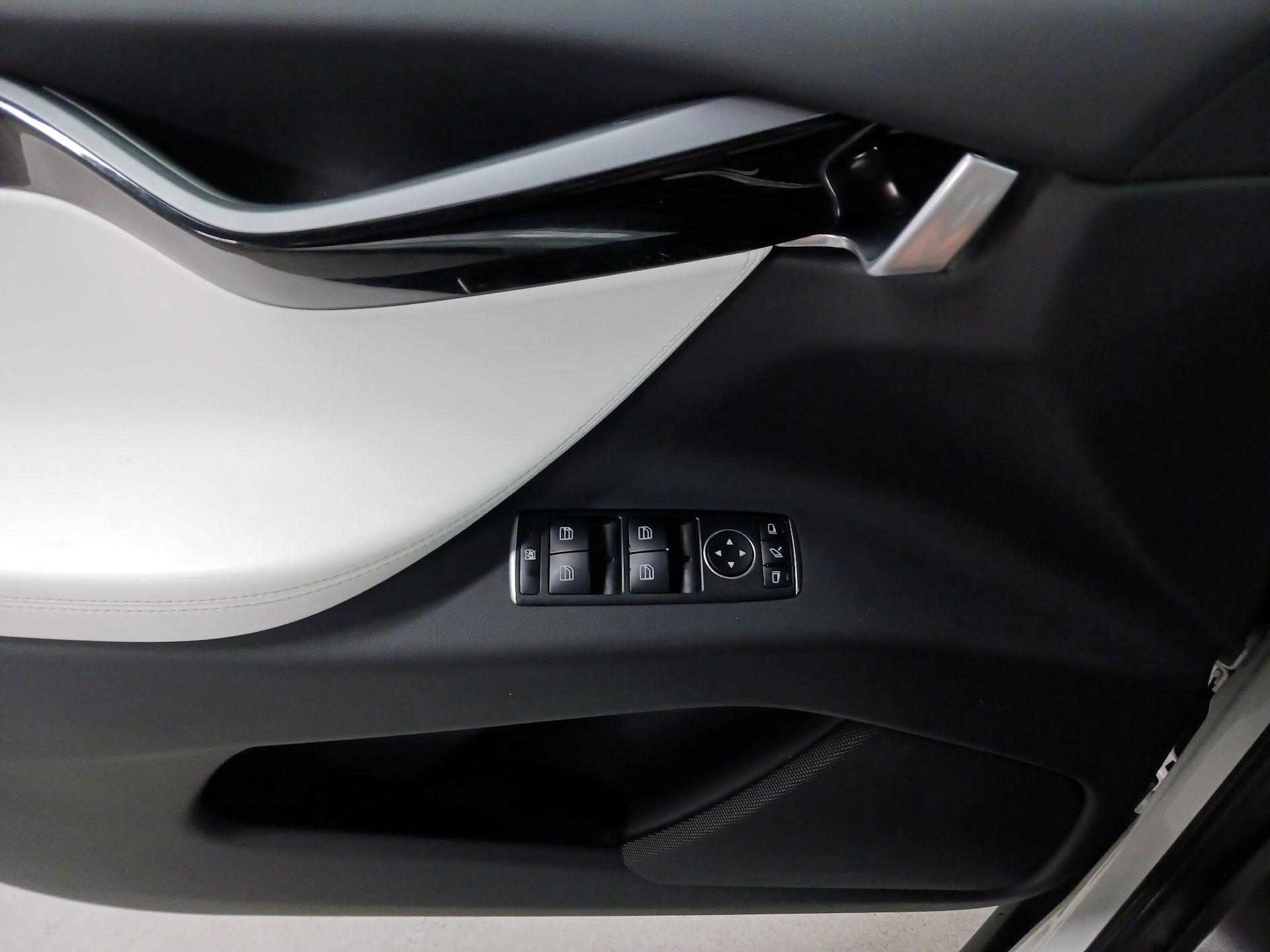 Thumbnail: 2020 Tesla Model X - 10