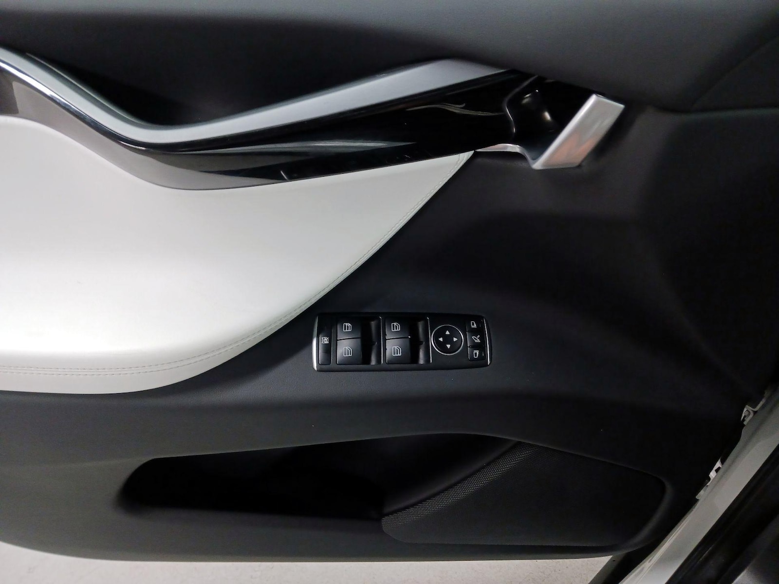 2020 Tesla Model X Long Range Plus - Photo 11