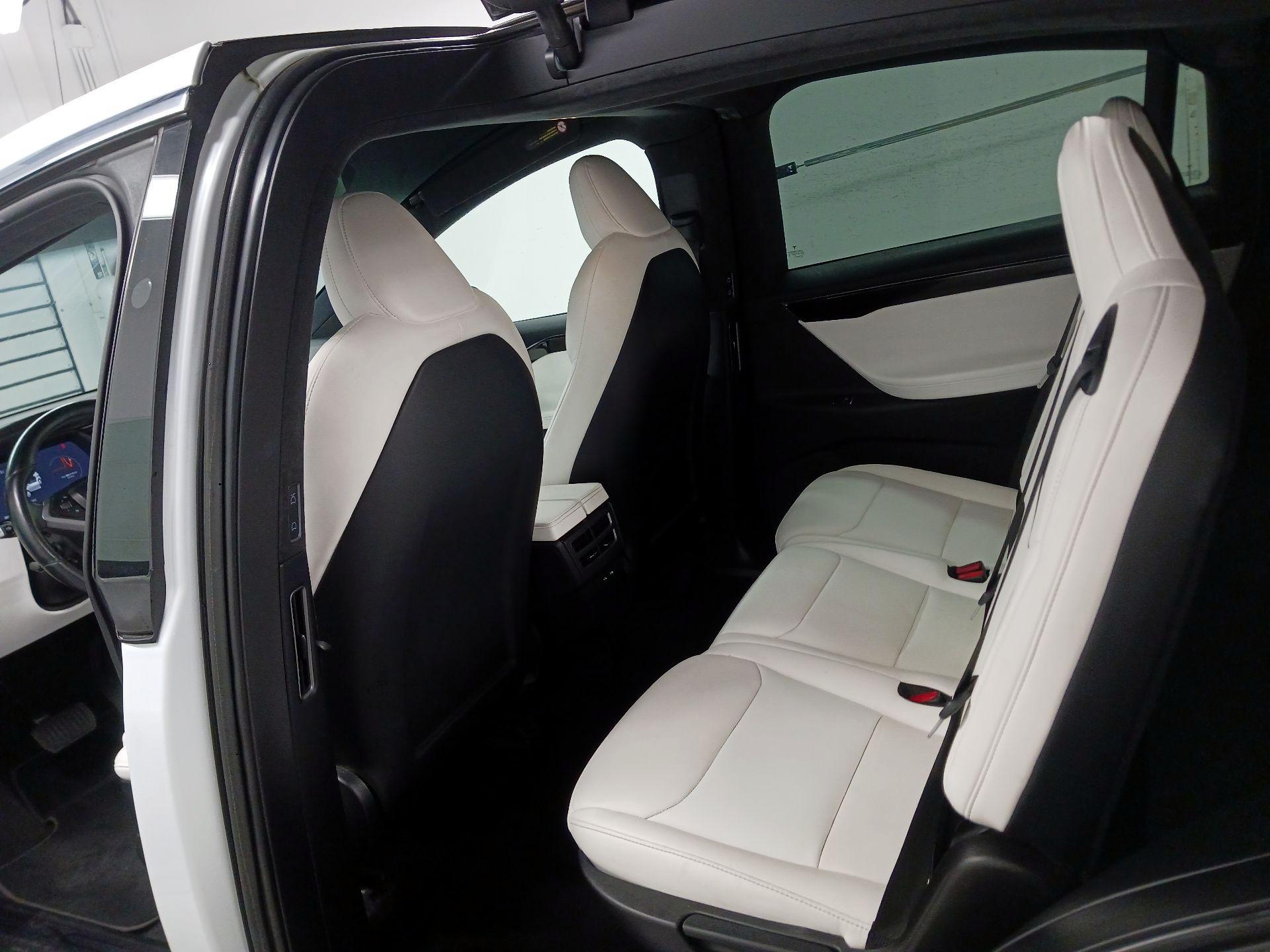 Thumbnail: 2020 Tesla Model X - 16