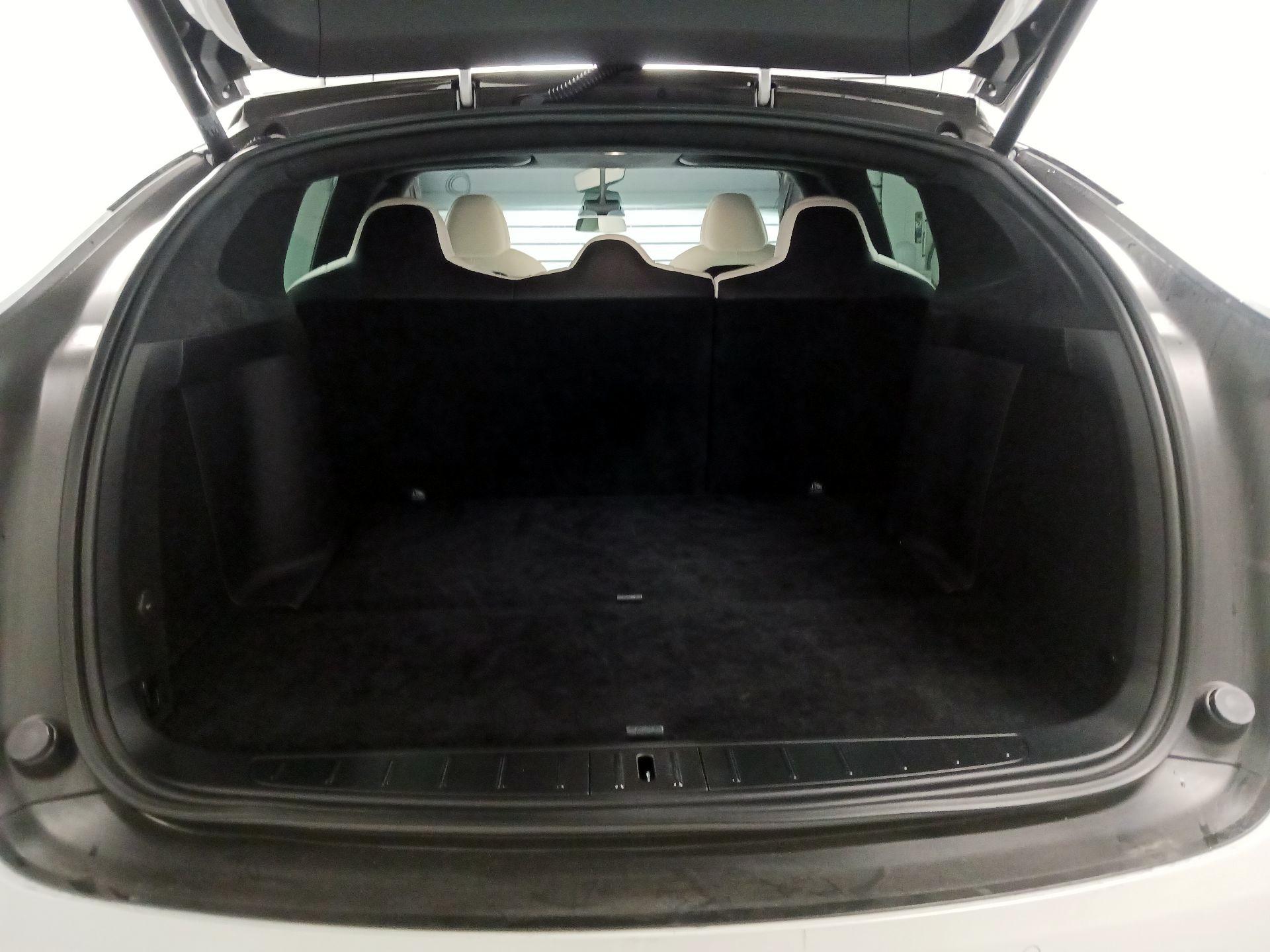 Thumbnail: 2020 Tesla Model X - 17