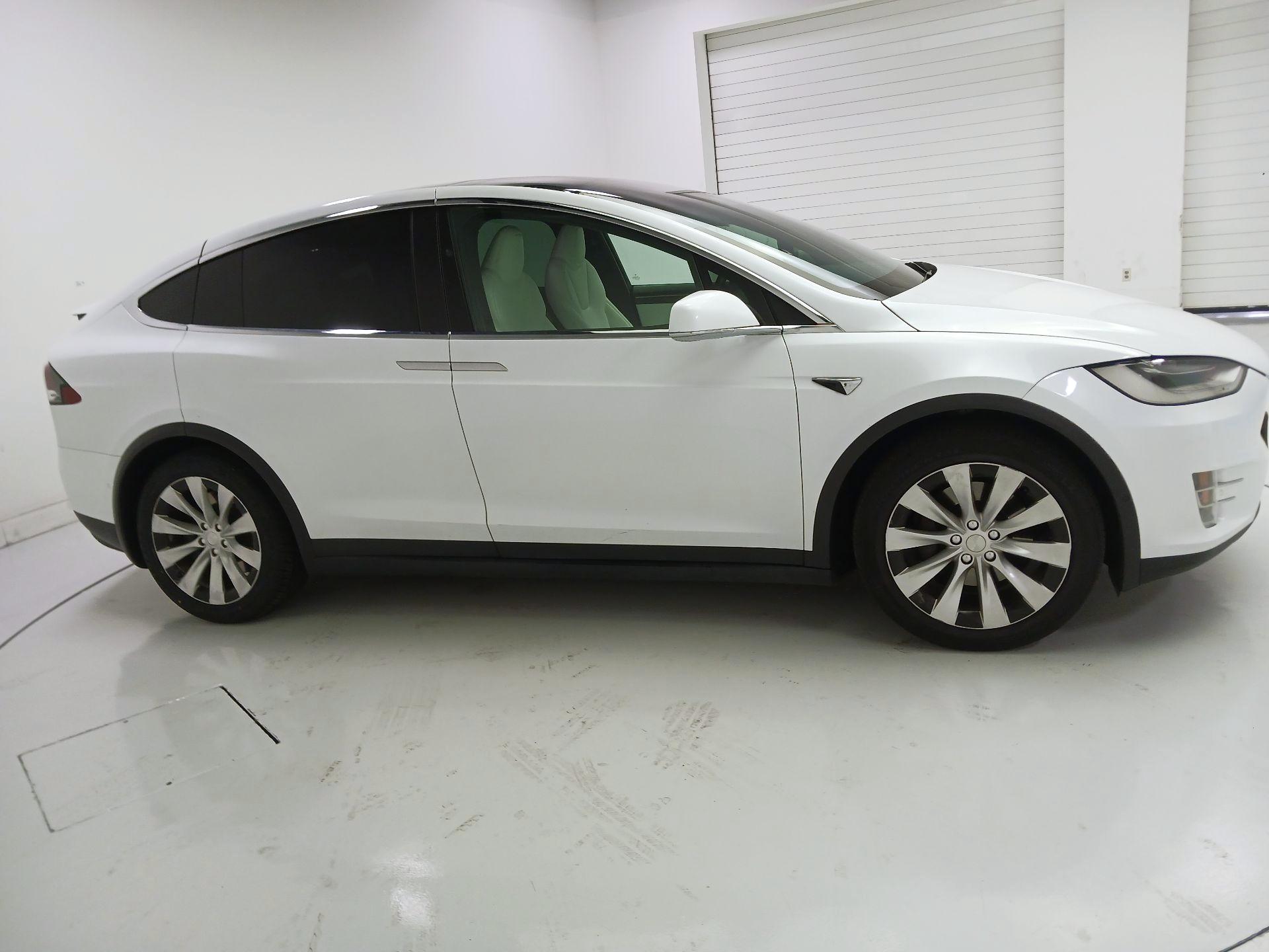 Thumbnail: 2020 Tesla Model X - 4