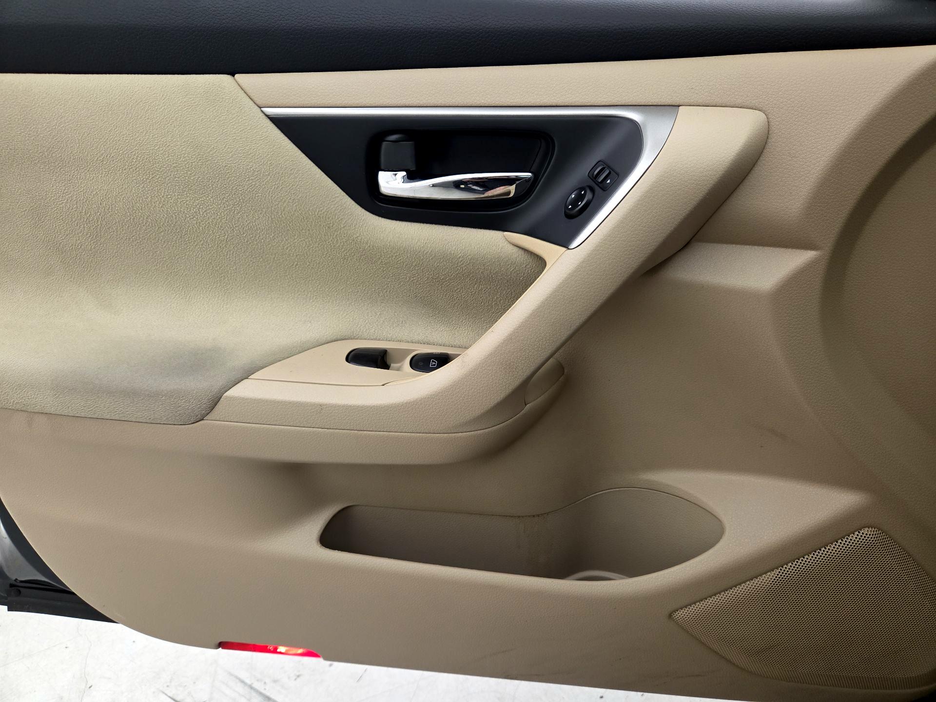 Thumbnail: 2015 Nissan Altima - 12