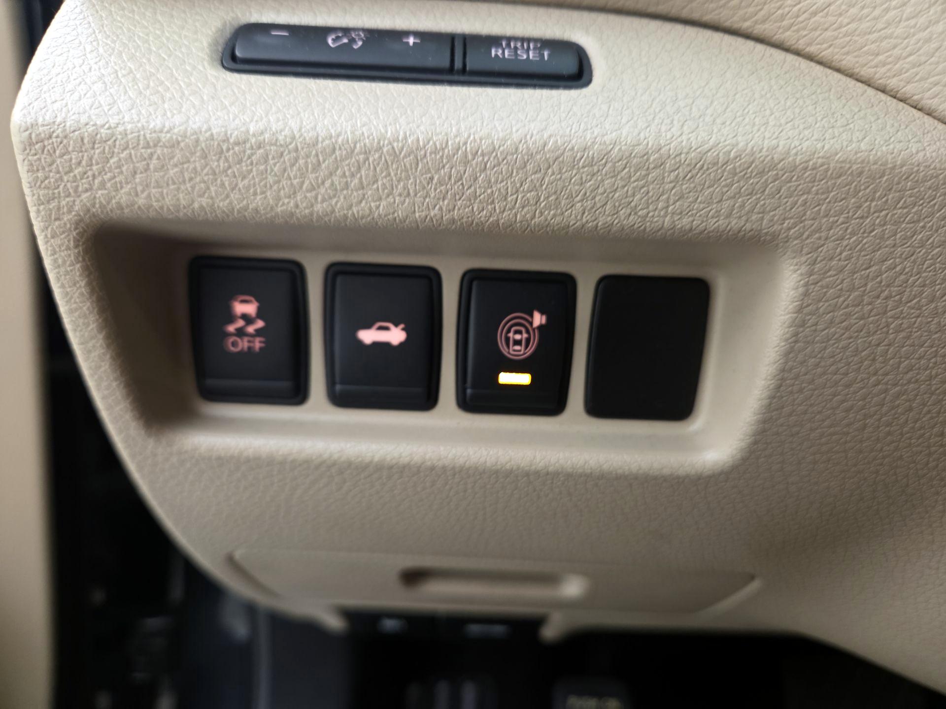 Thumbnail: 2015 Nissan Altima - 13