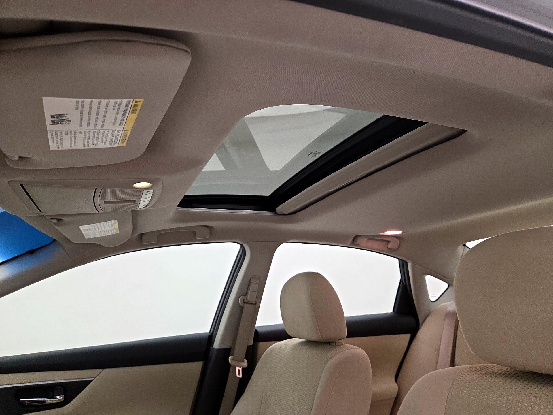 Thumbnail: 2015 Nissan Altima - 20