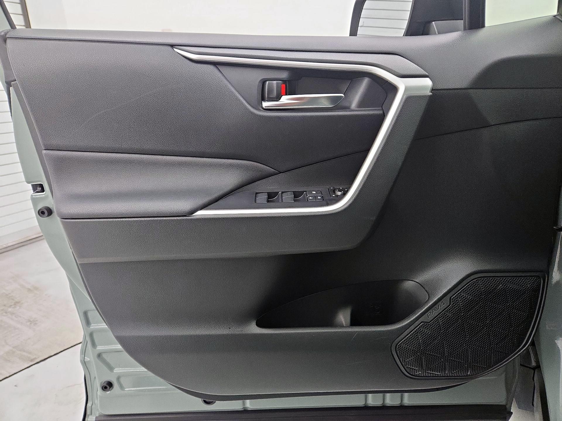 Thumbnail: 2021 Toyota RAV4 - 12