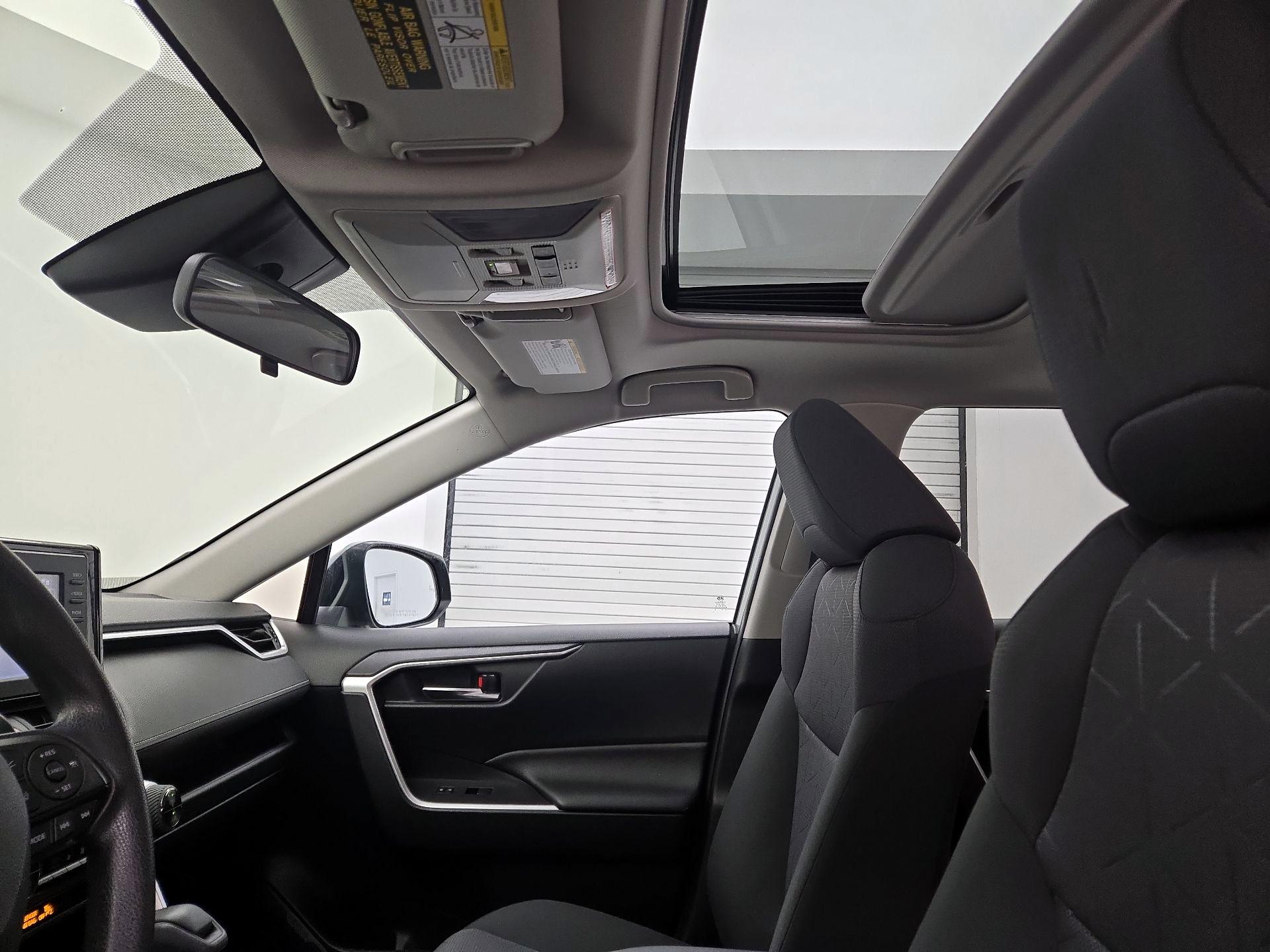 Thumbnail: 2021 Toyota RAV4 - 17