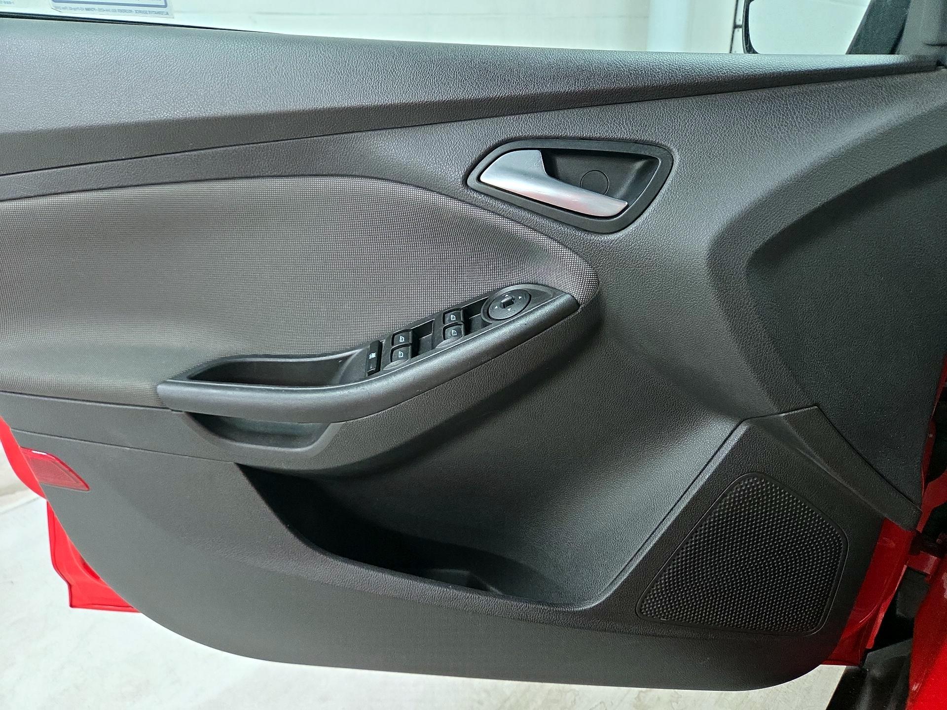 Thumbnail: 2014 Ford Focus - 10