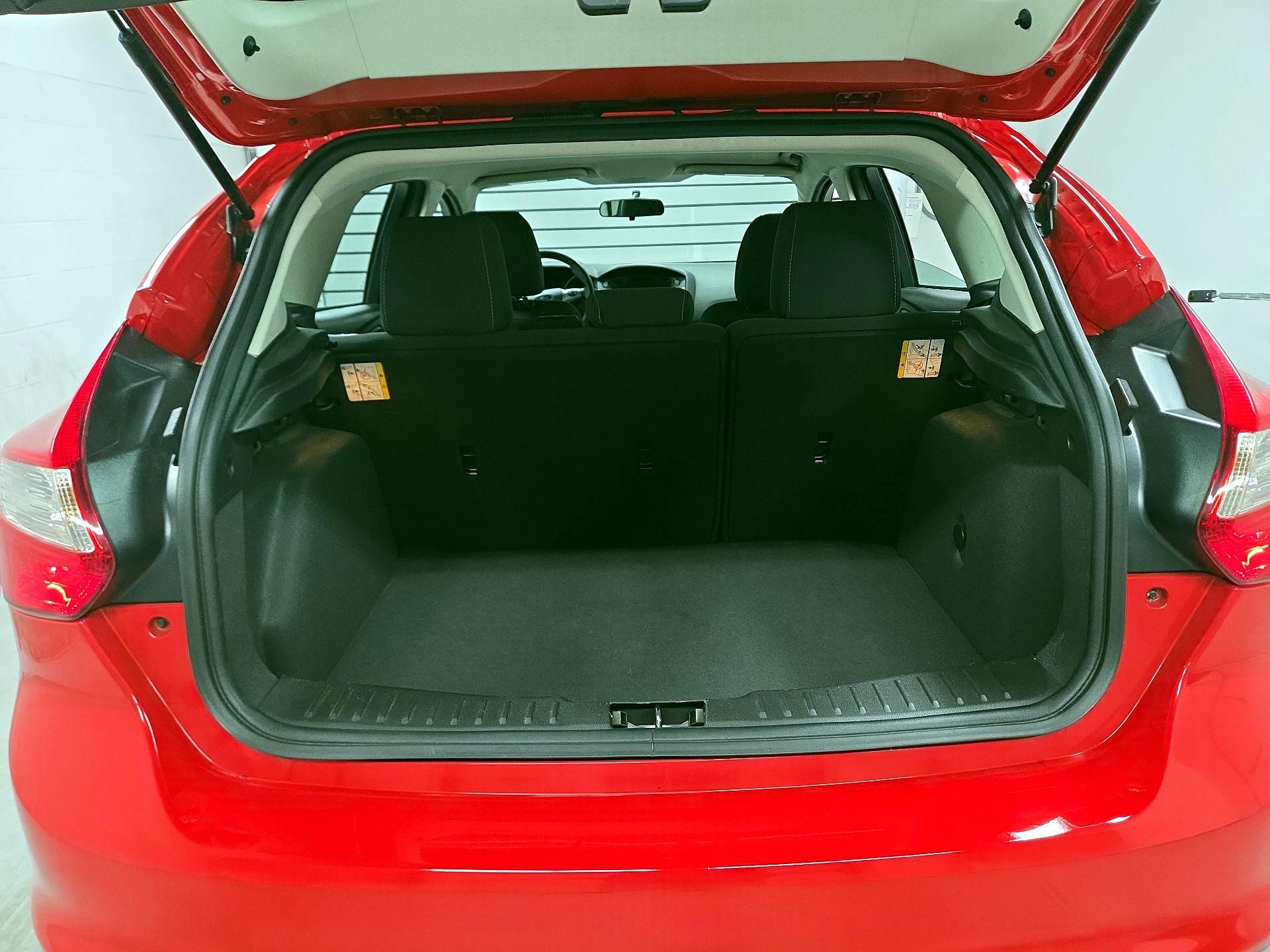 Thumbnail: 2014 Ford Focus - 14