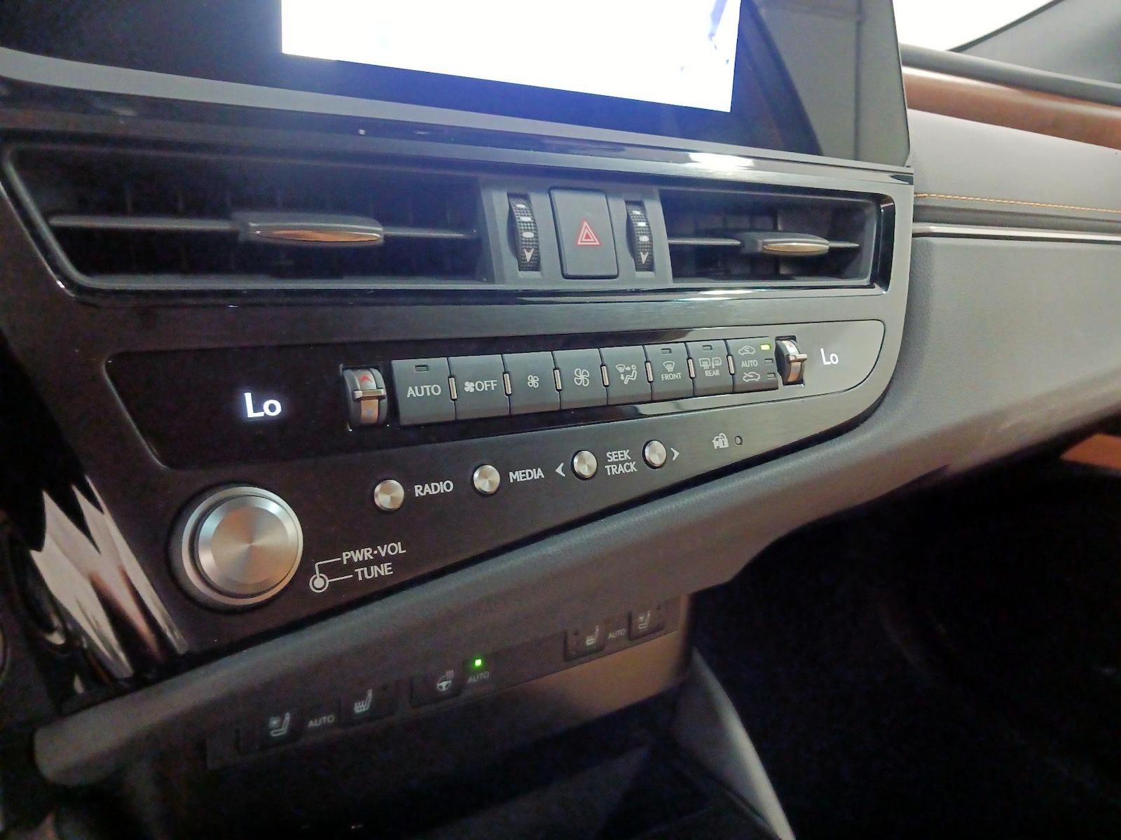 2025 Lexus ES 350 - Photo 13