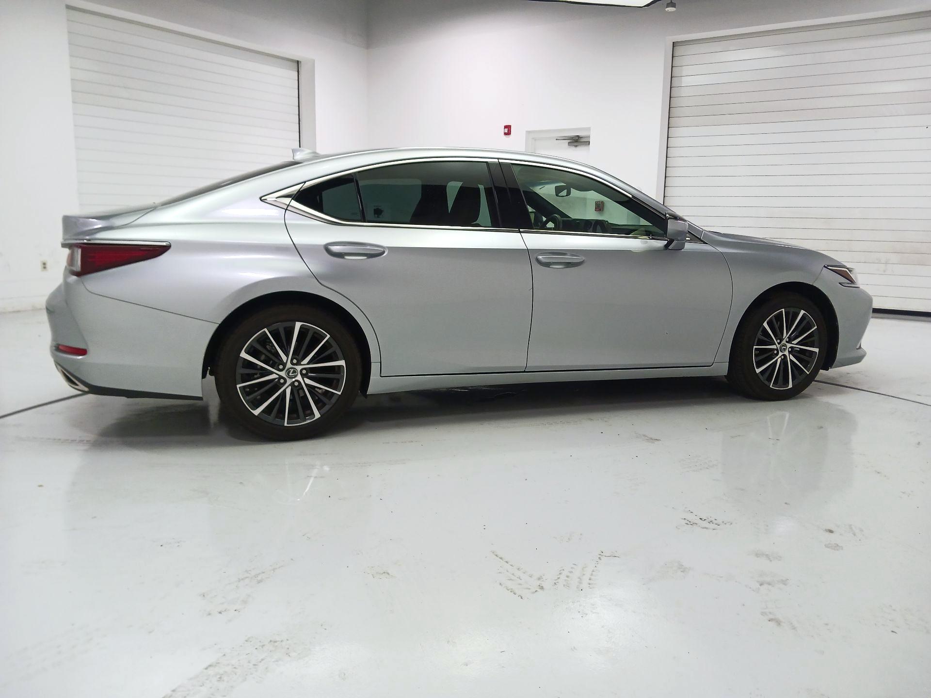 Thumbnail: 2025 Lexus ES - 4