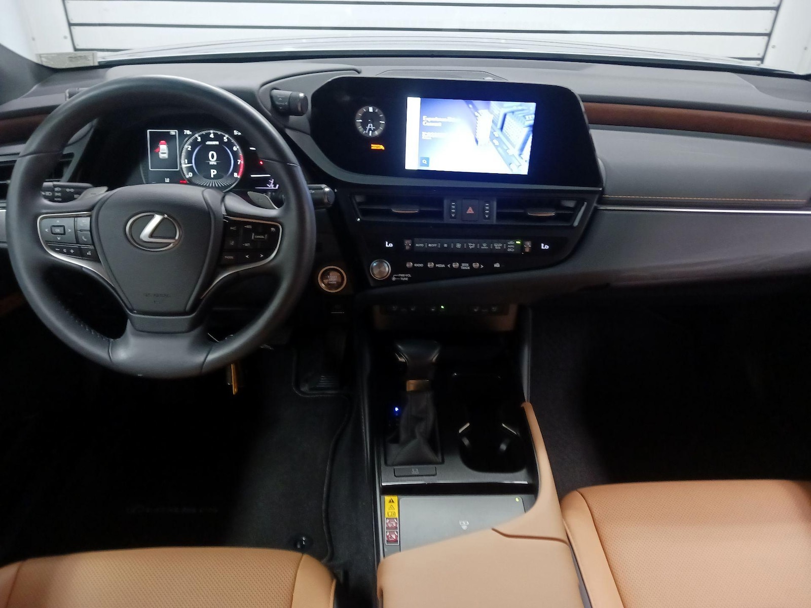 2025 Lexus ES 350 - Photo 8