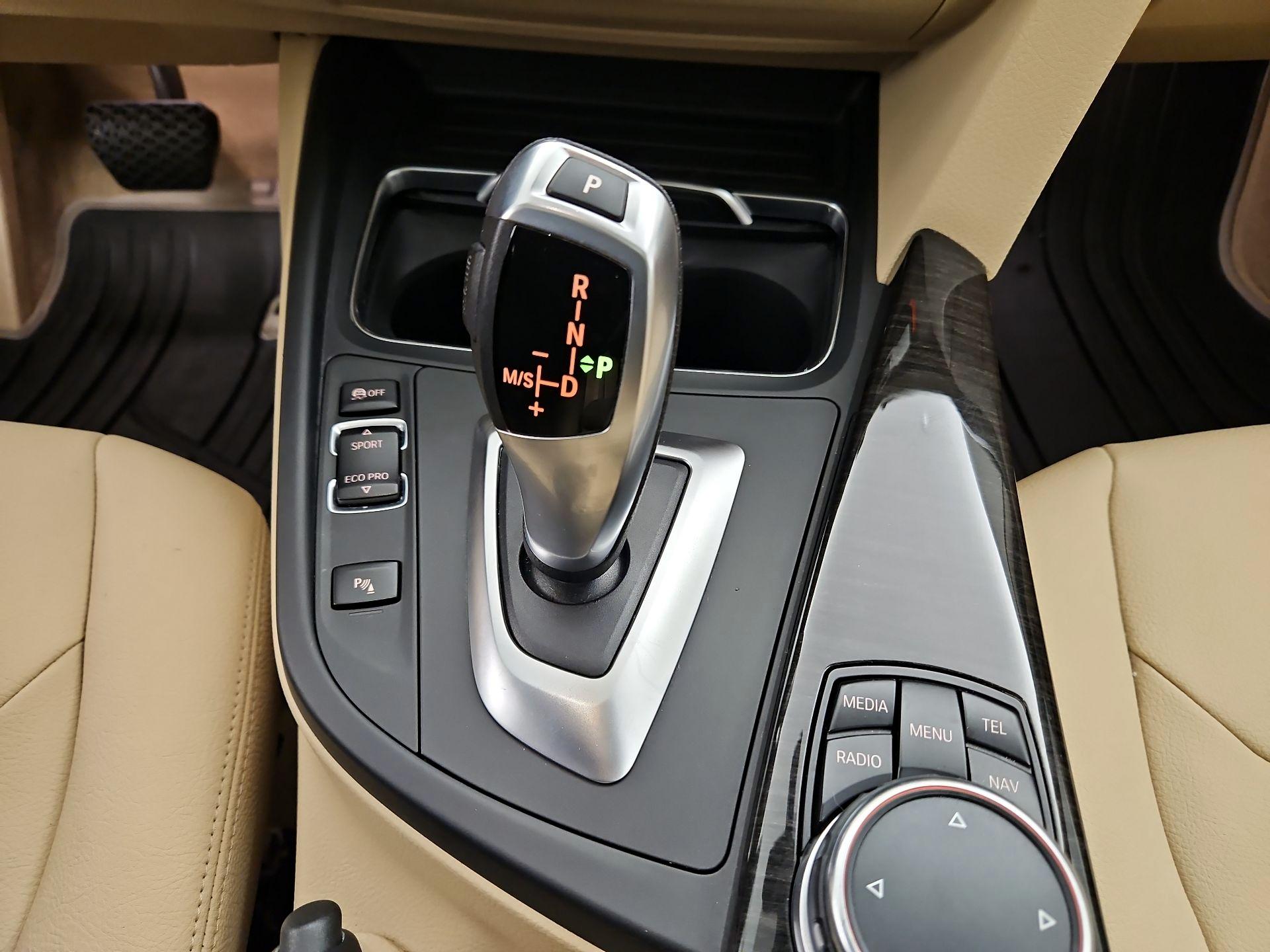 Thumbnail: 2016 BMW 3 Series - 17