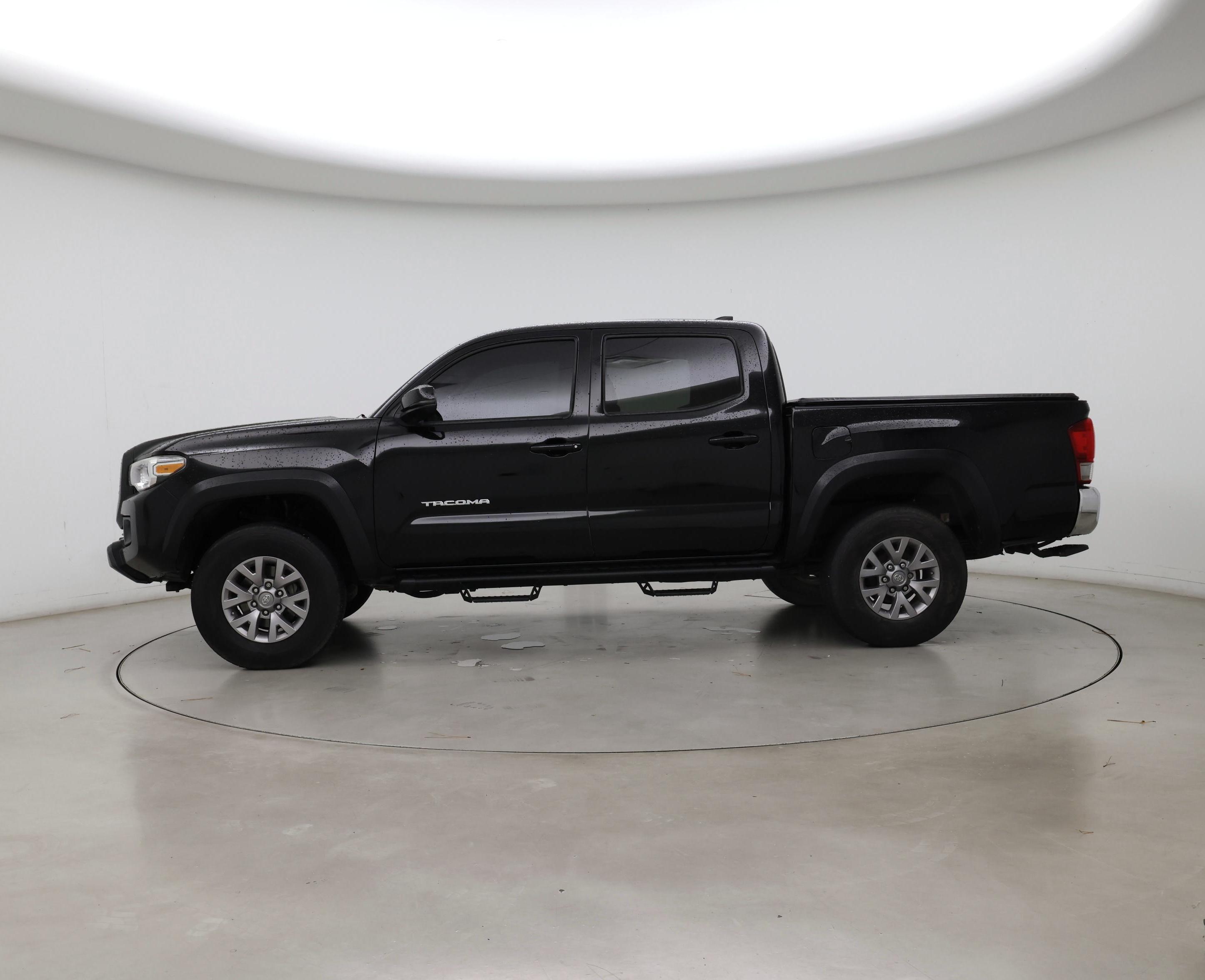 Thumbnail: 2017 Toyota Tacoma - 3