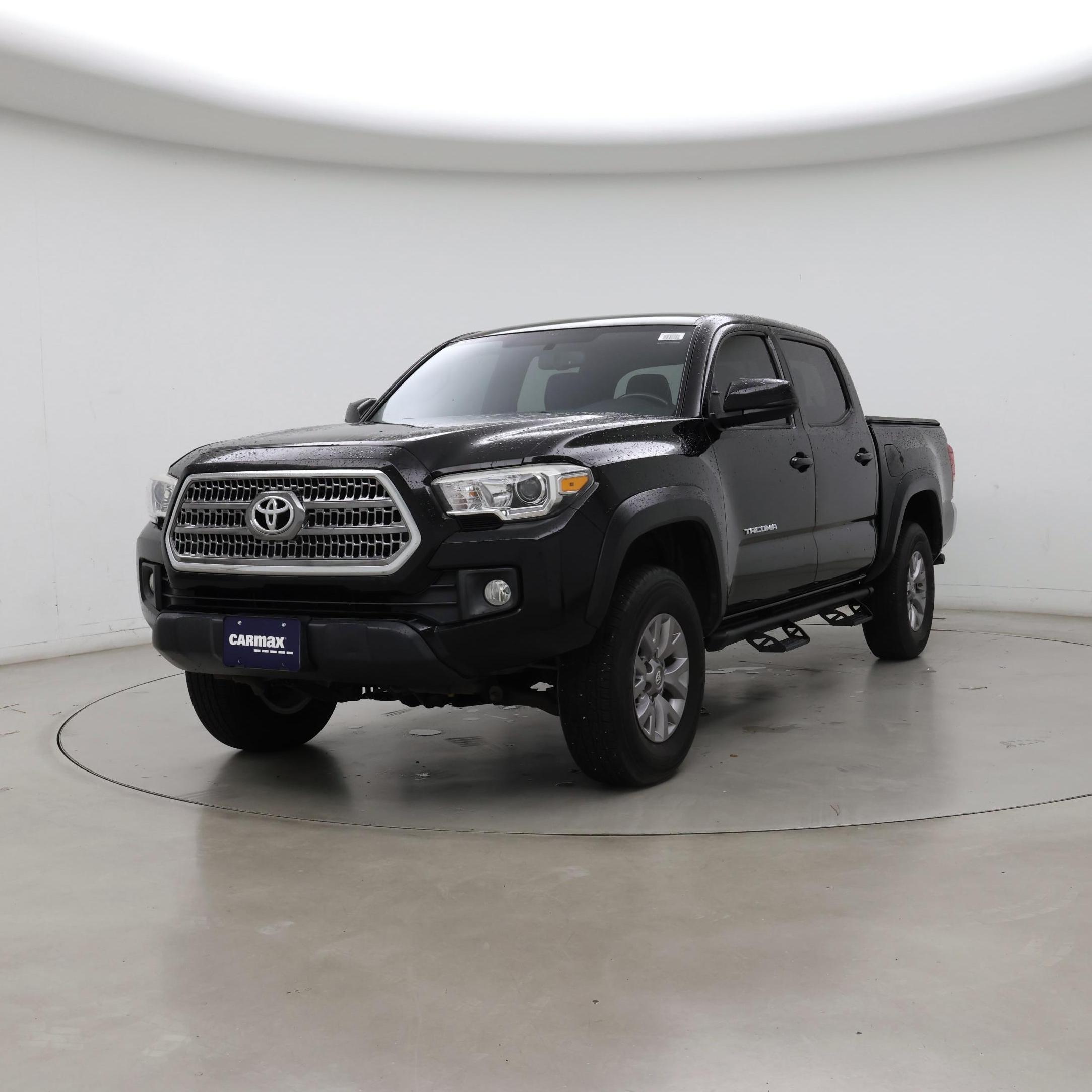 Thumbnail: 2017 Toyota Tacoma - 4