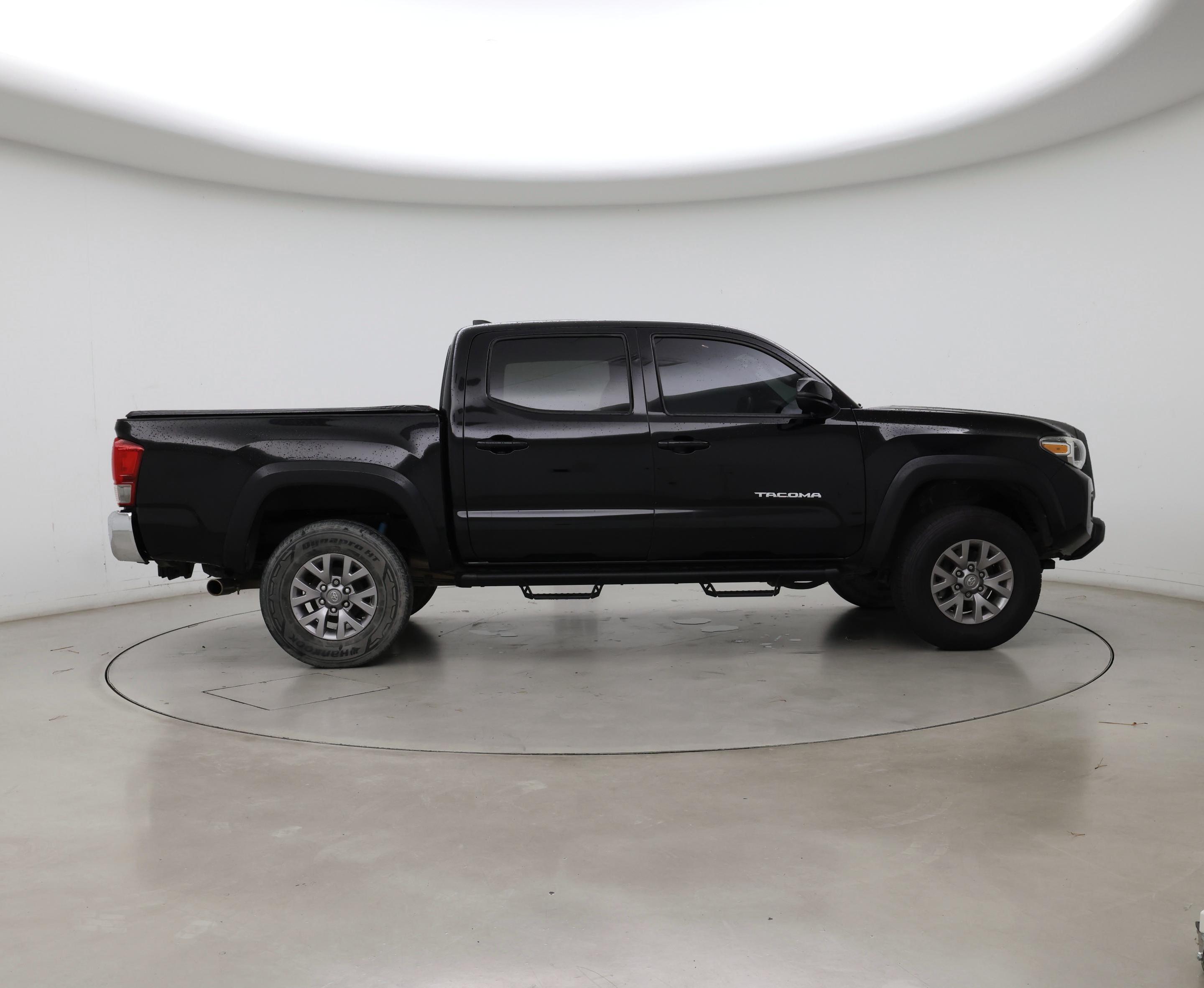 Thumbnail: 2017 Toyota Tacoma - 7