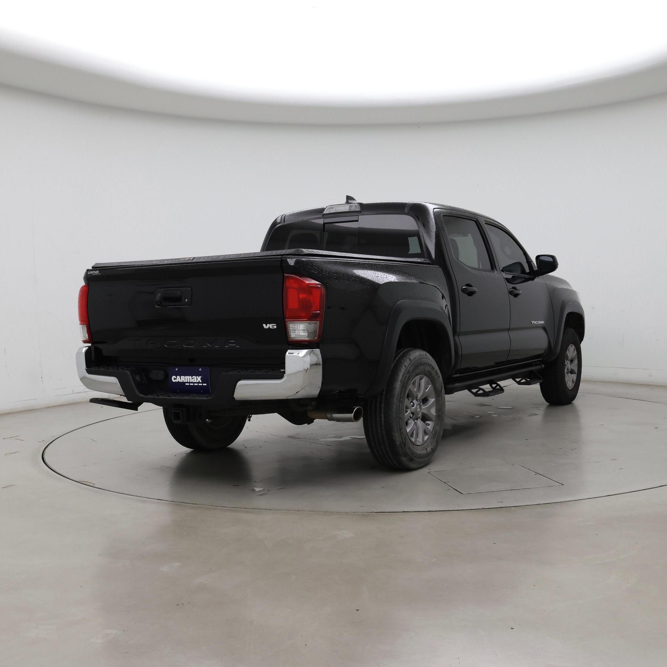 Thumbnail: 2017 Toyota Tacoma - 8