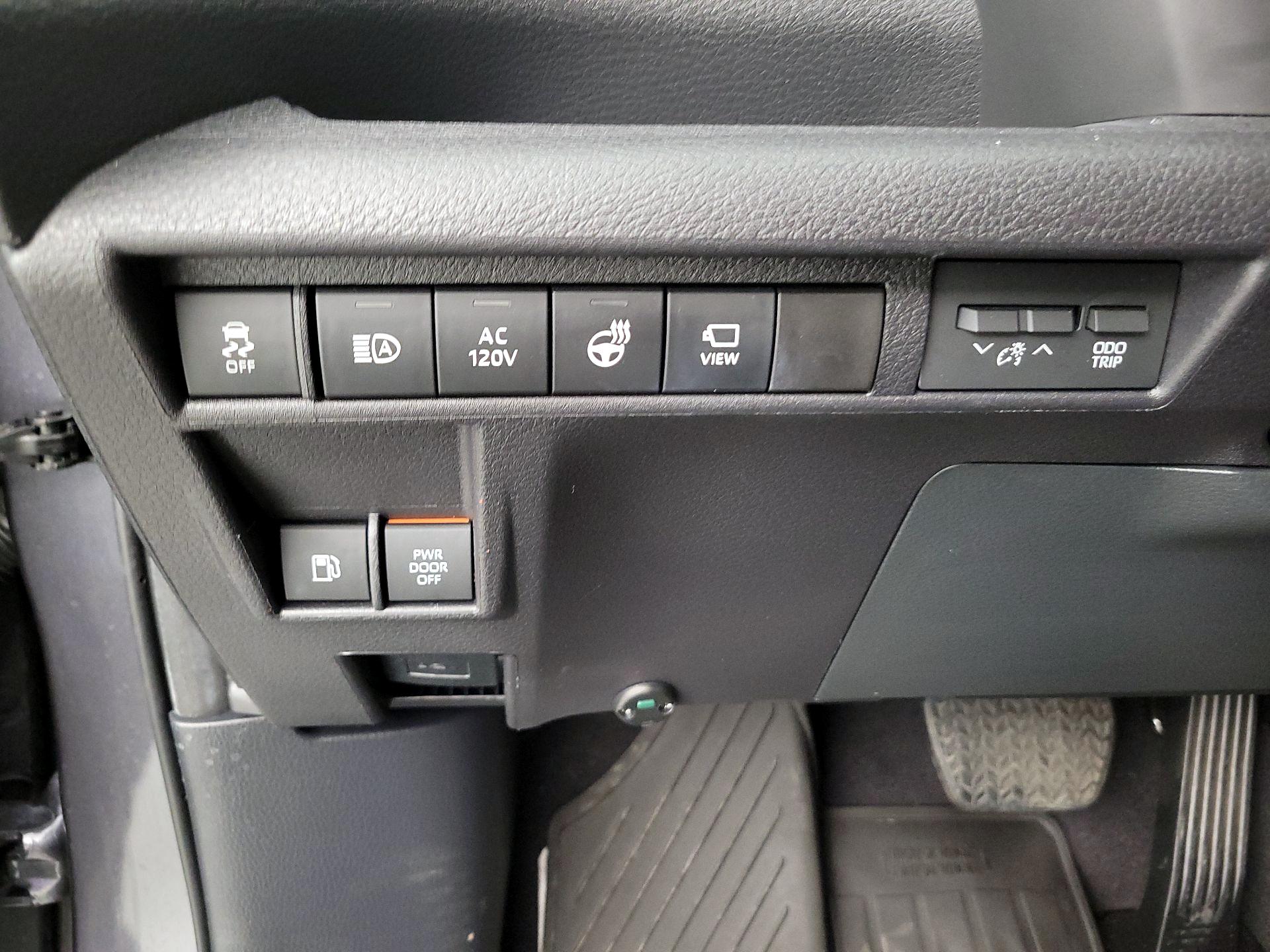 Thumbnail: 2025 Toyota Sienna - 13