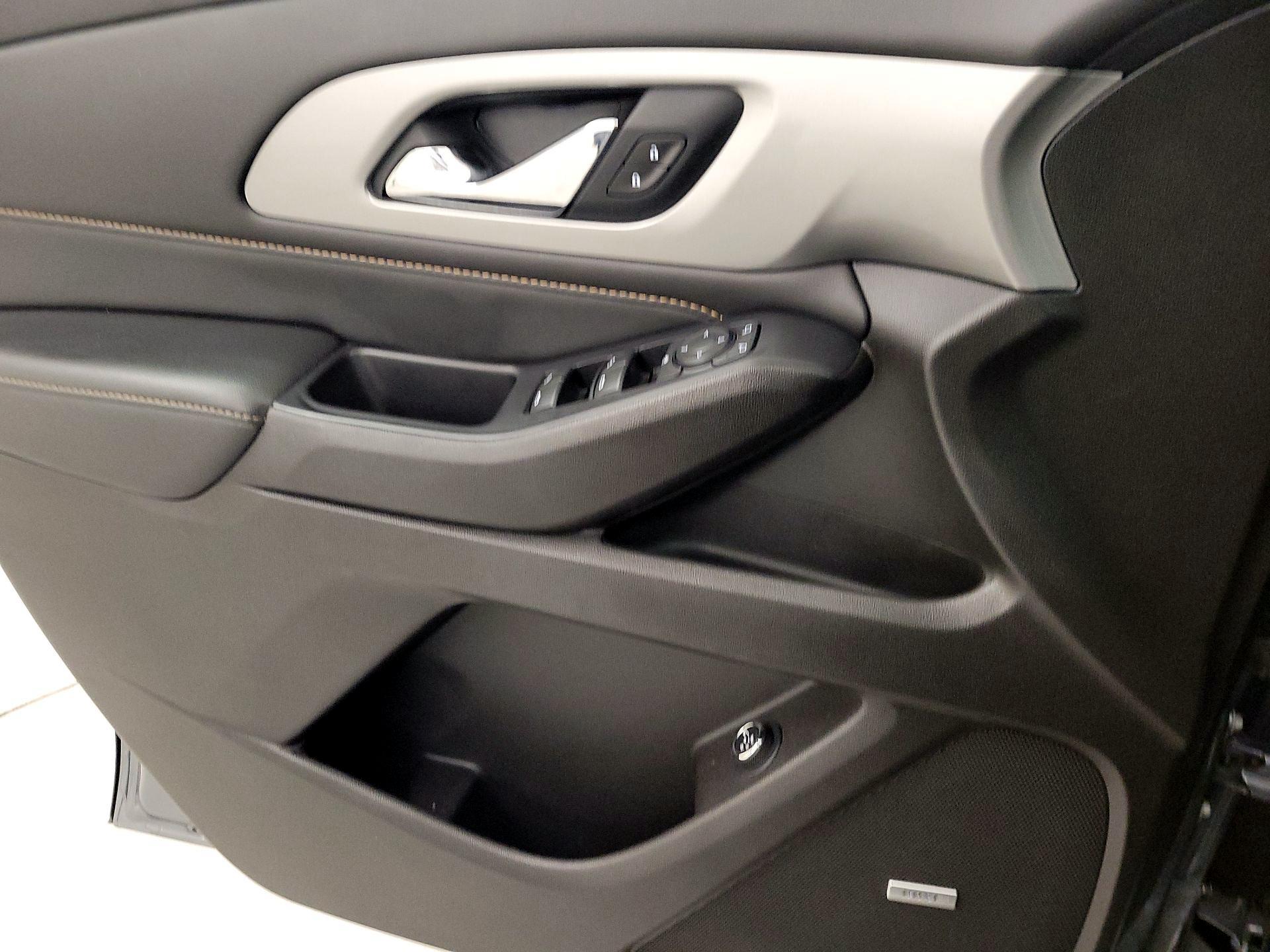 Thumbnail: 2021 Chevrolet Traverse - 12