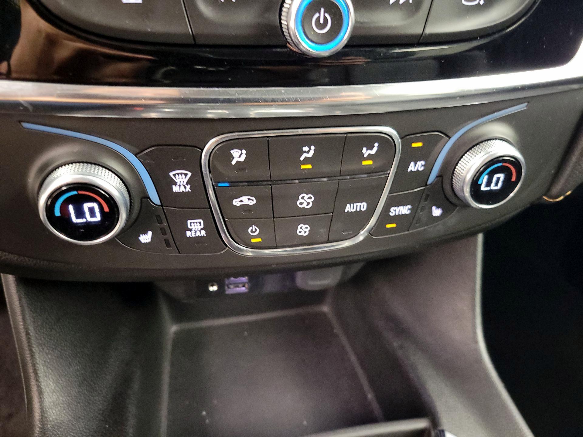 Thumbnail: 2021 Chevrolet Traverse - 16
