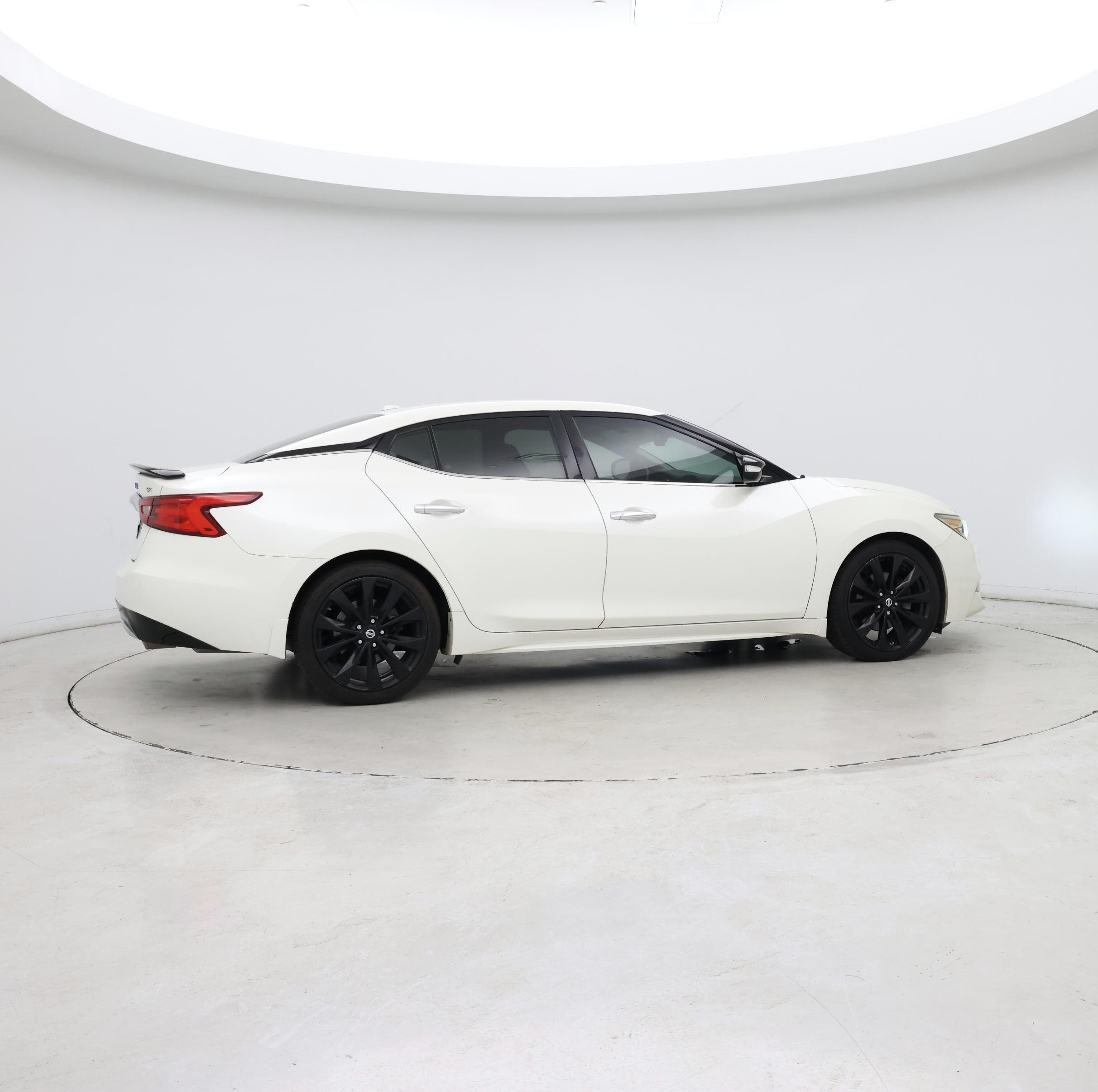 Thumbnail: 2017 Nissan Maxima - 8