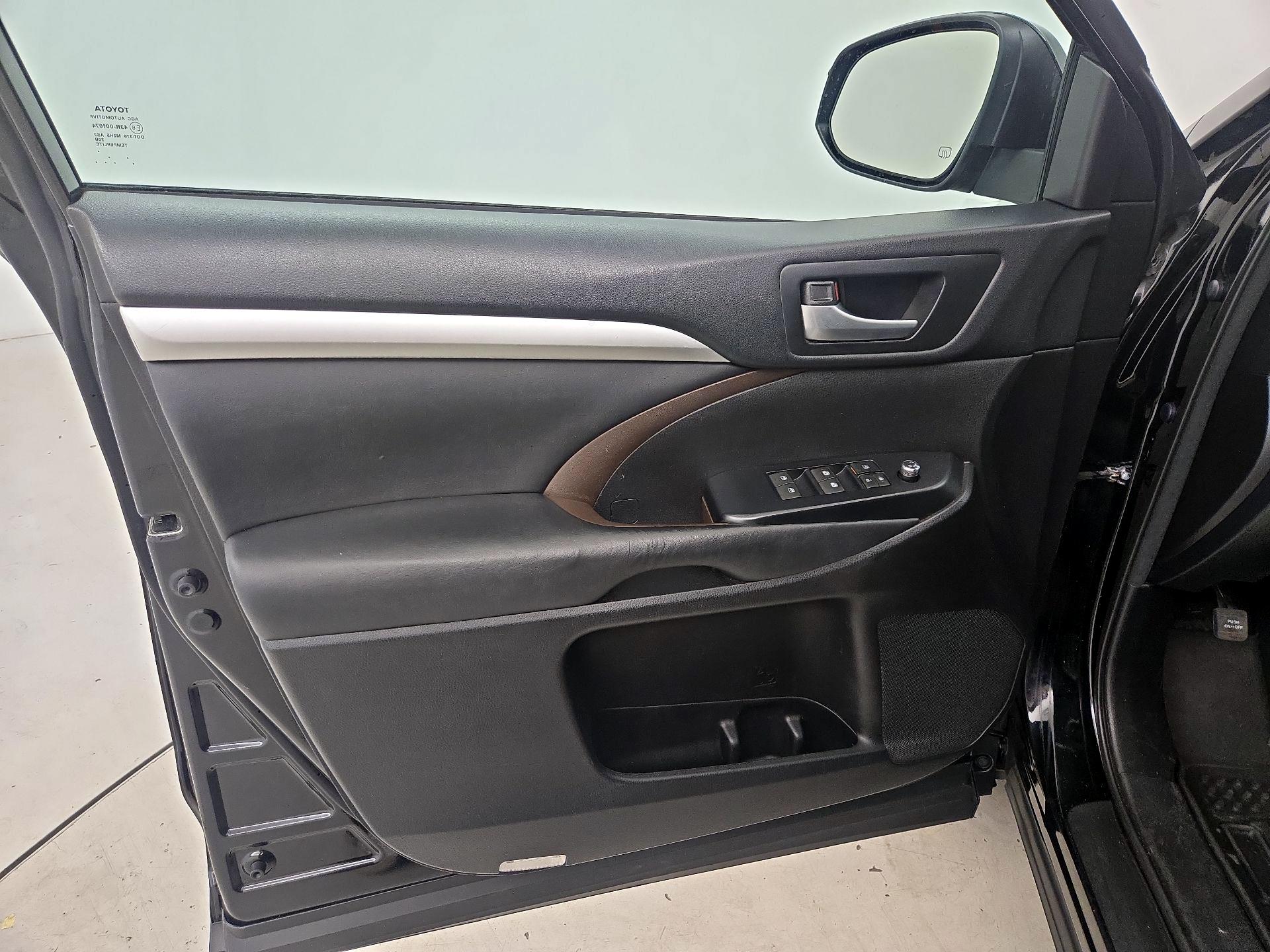 Thumbnail: 2018 Toyota Highlander - 12
