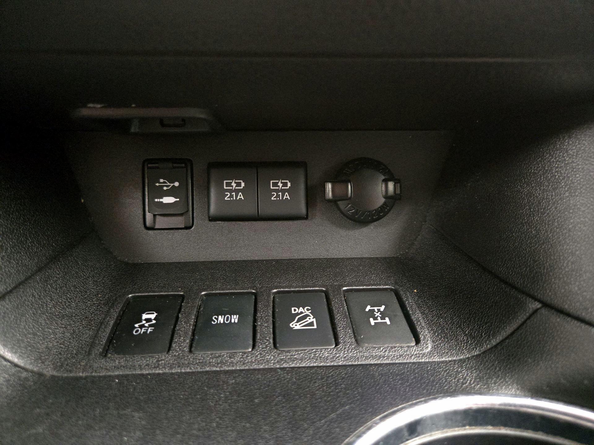 Thumbnail: 2018 Toyota Highlander - 18