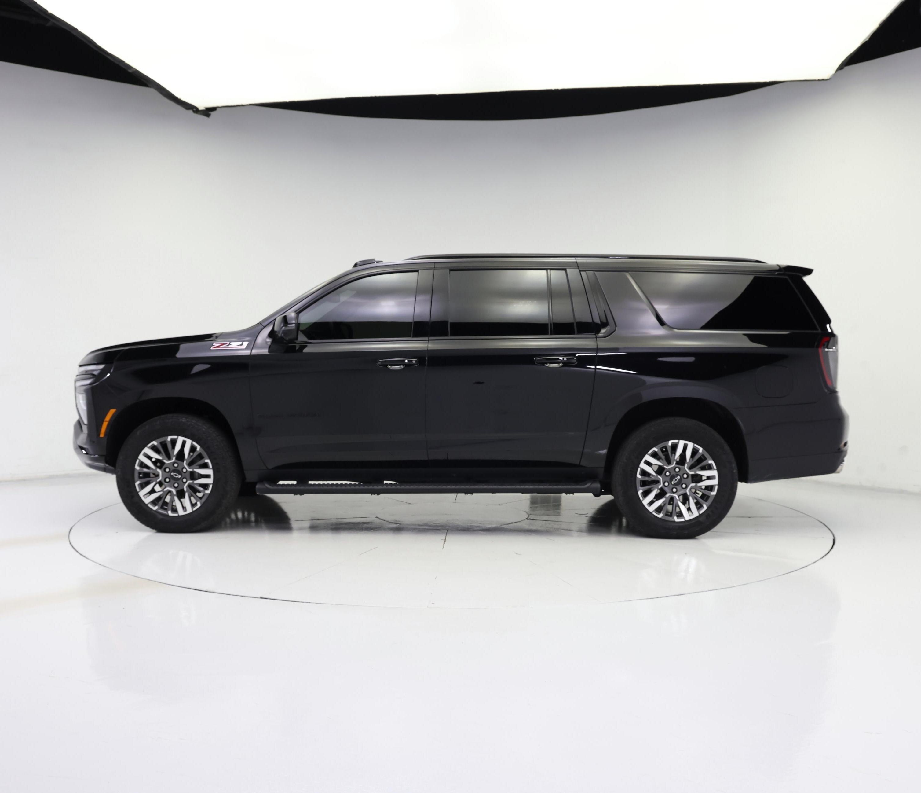 Thumbnail: 2025 Chevrolet Suburban - 3