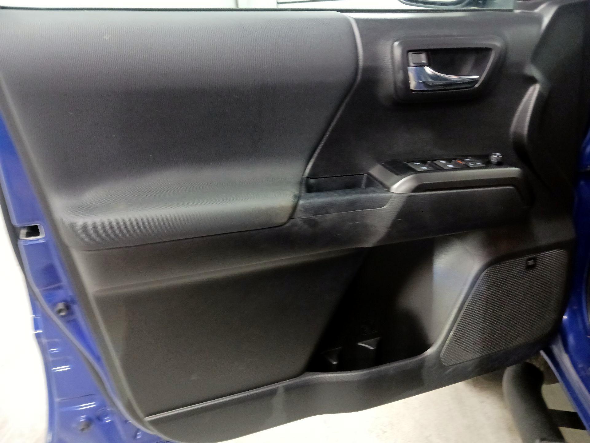 Thumbnail: 2023 Toyota Tacoma - 10