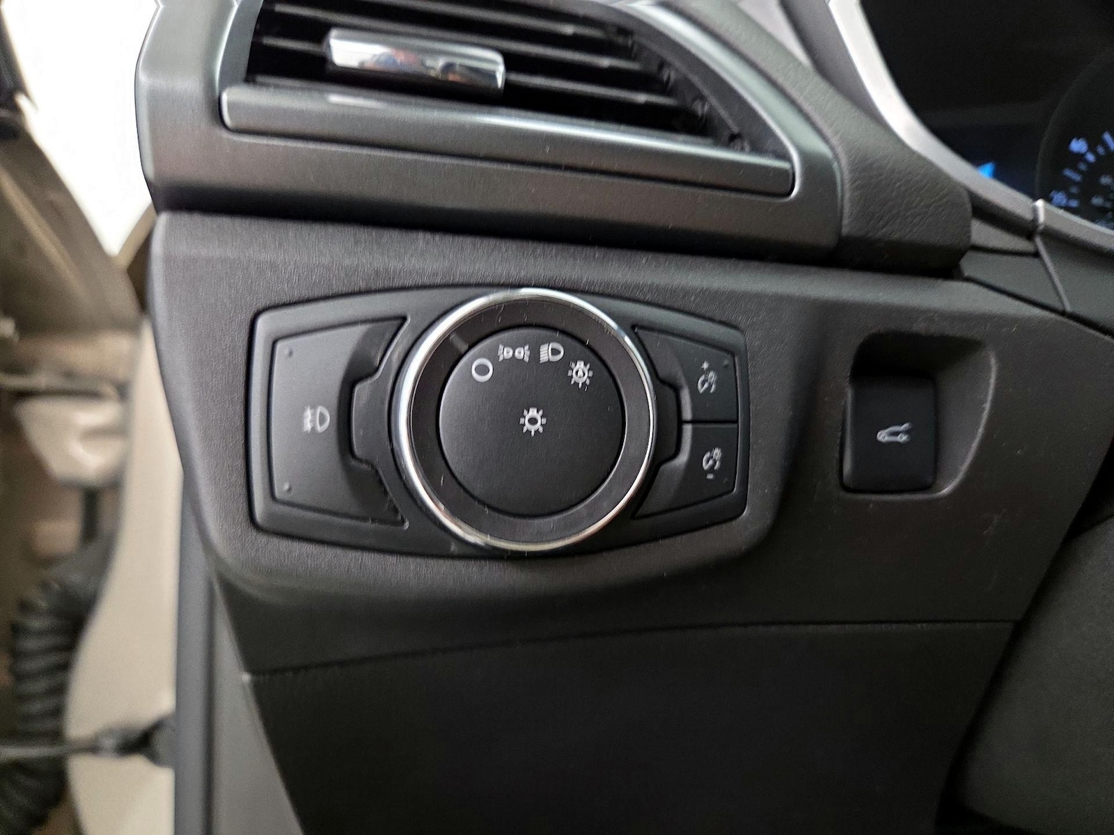 2015 Ford Fusion Energi Titanium - Photo 14