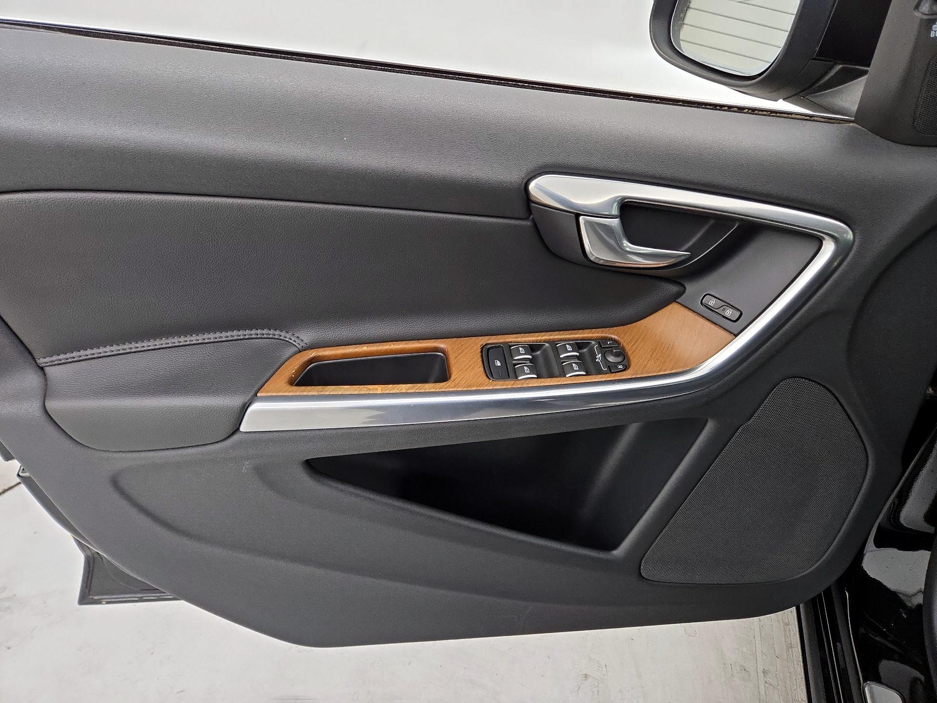 Thumbnail: 2016 Volvo S60 - 12