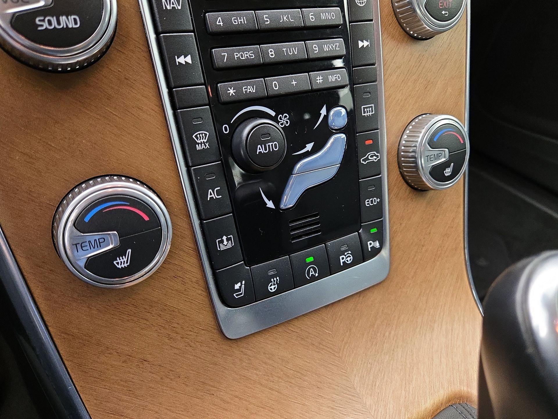 Thumbnail: 2016 Volvo S60 - 16