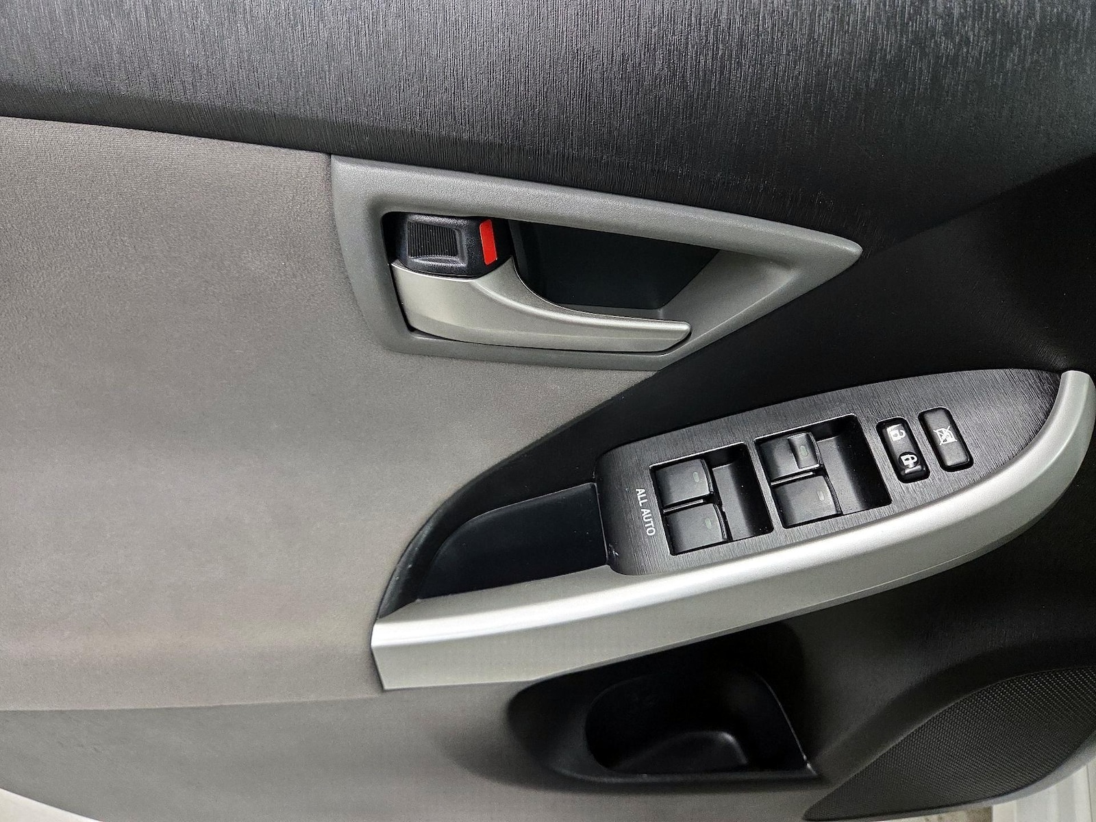 2015 Toyota Prius Two - Photo 11