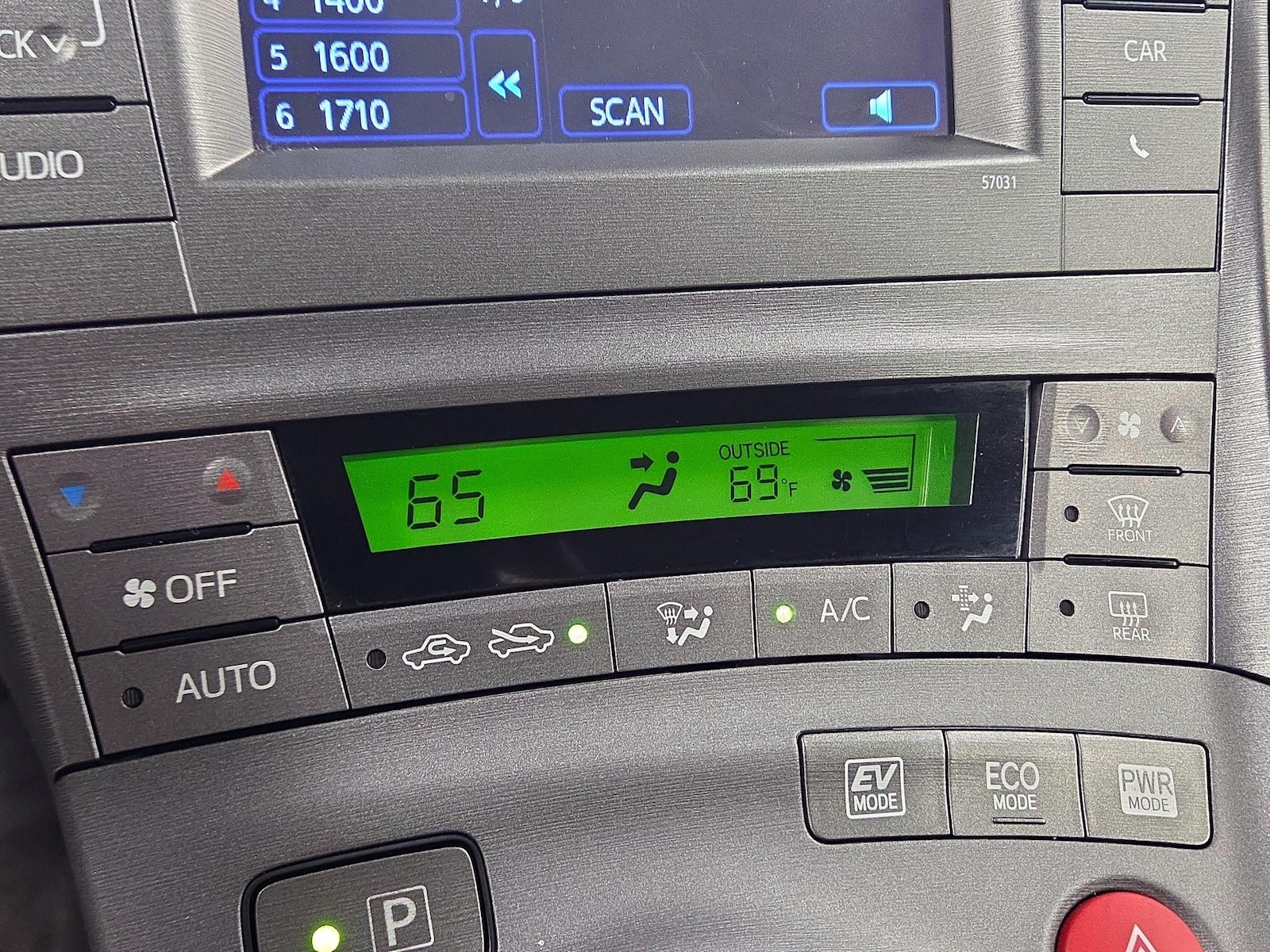 2015 Toyota Prius Two - Photo 15