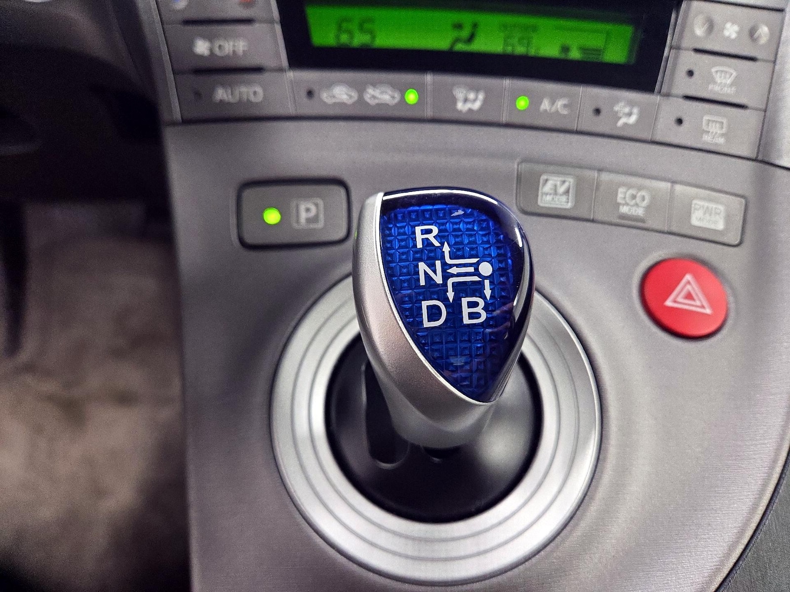 2015 Toyota Prius Two - Photo 16
