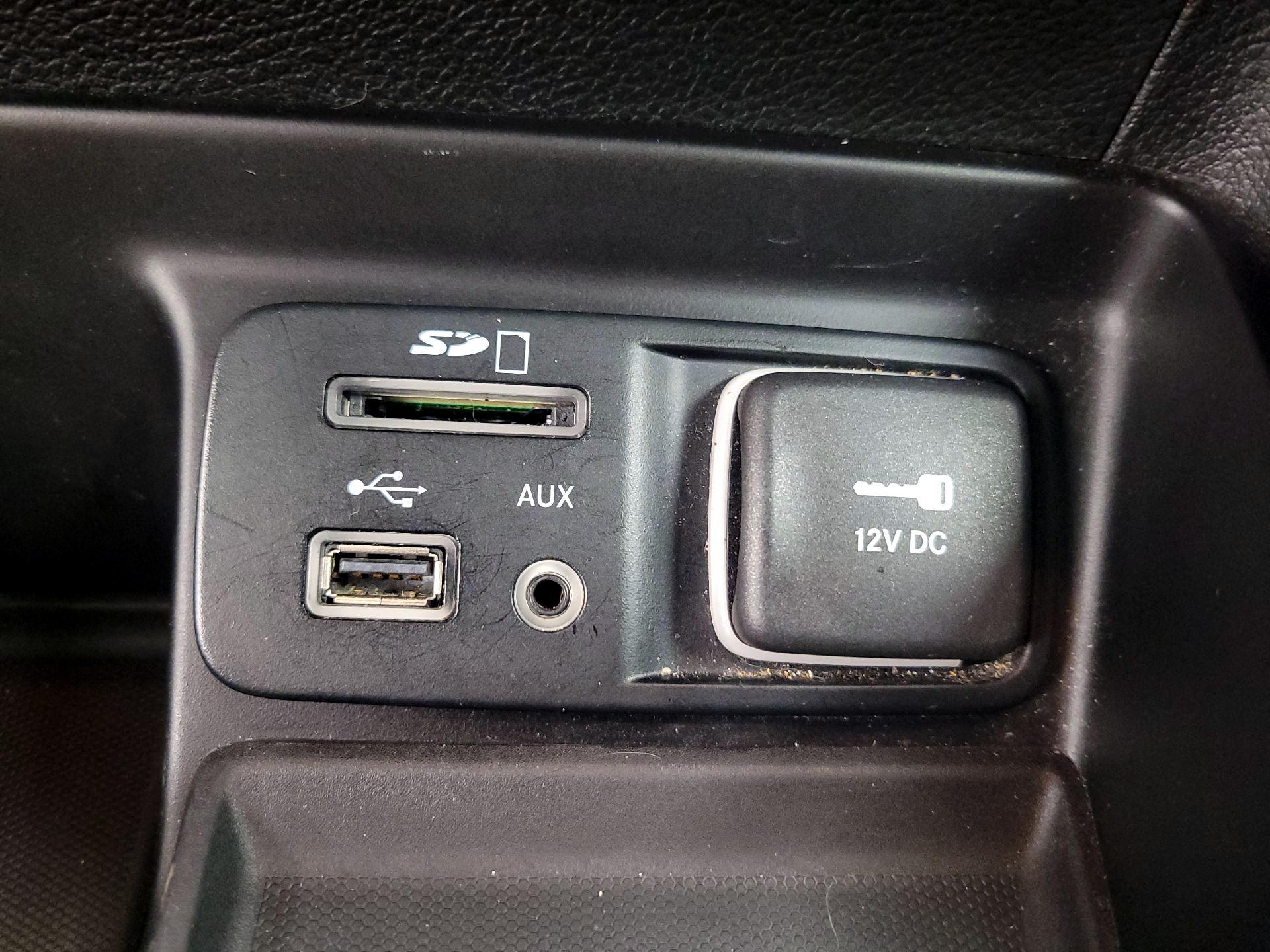 Thumbnail: 2015 Jeep Cherokee - 18