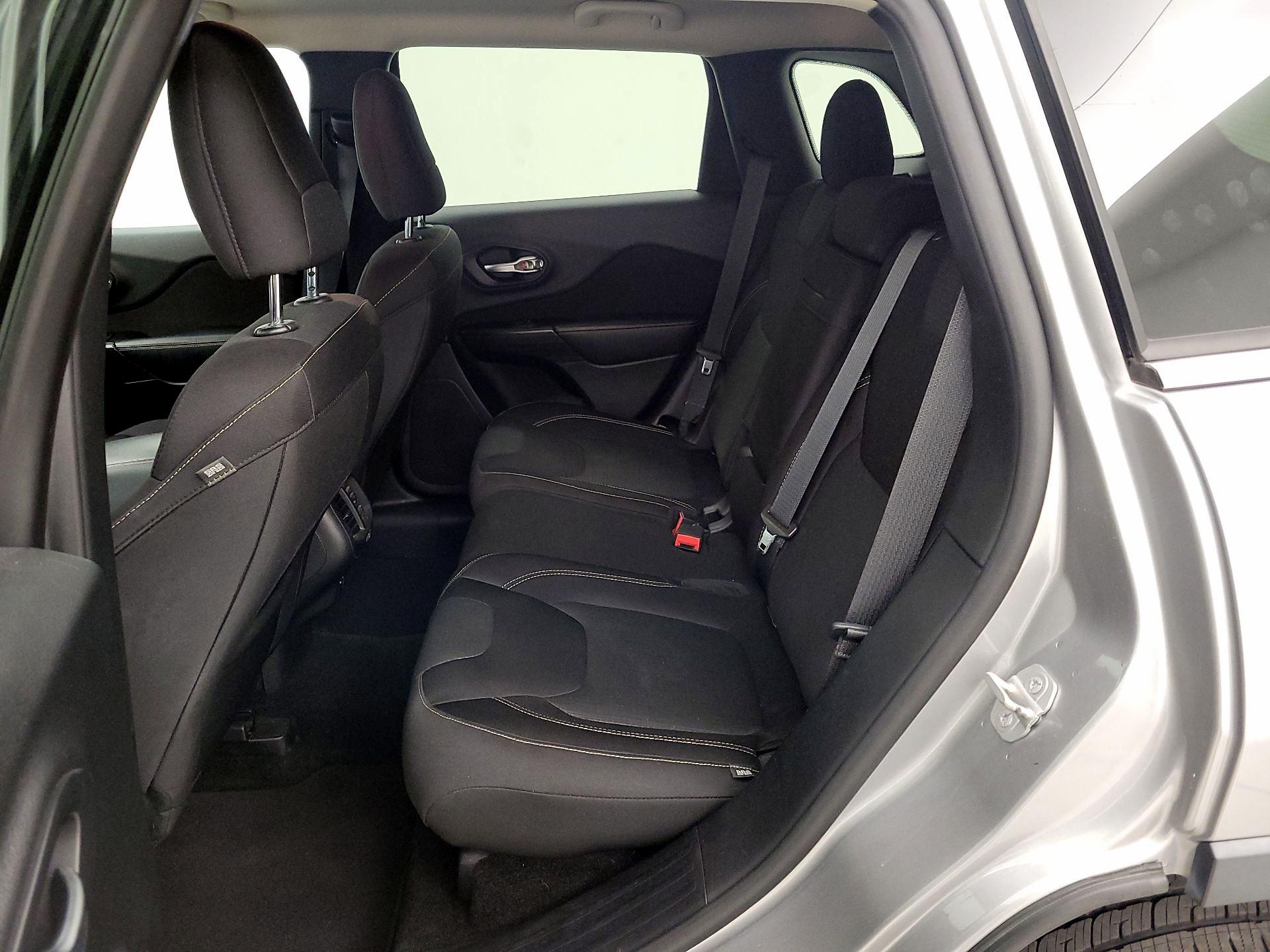 Thumbnail: 2015 Jeep Cherokee - 19