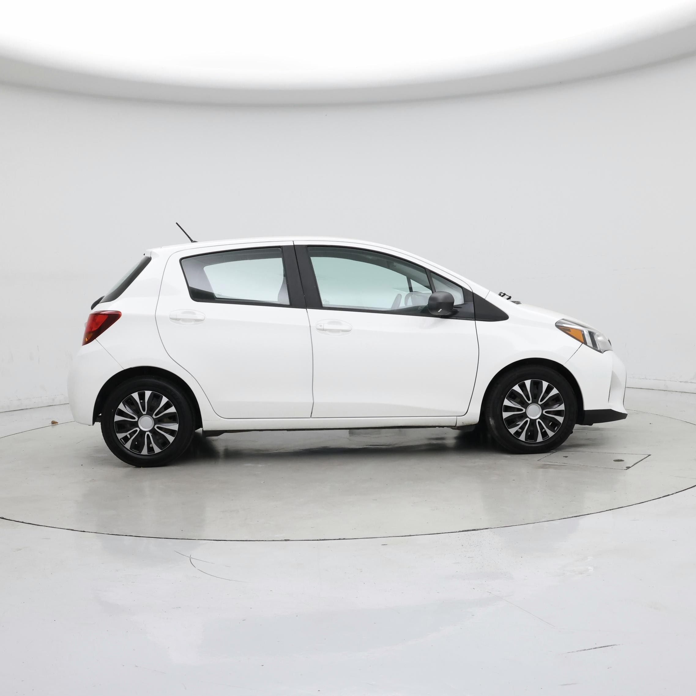 Thumbnail: 2017 Toyota Yaris - 7