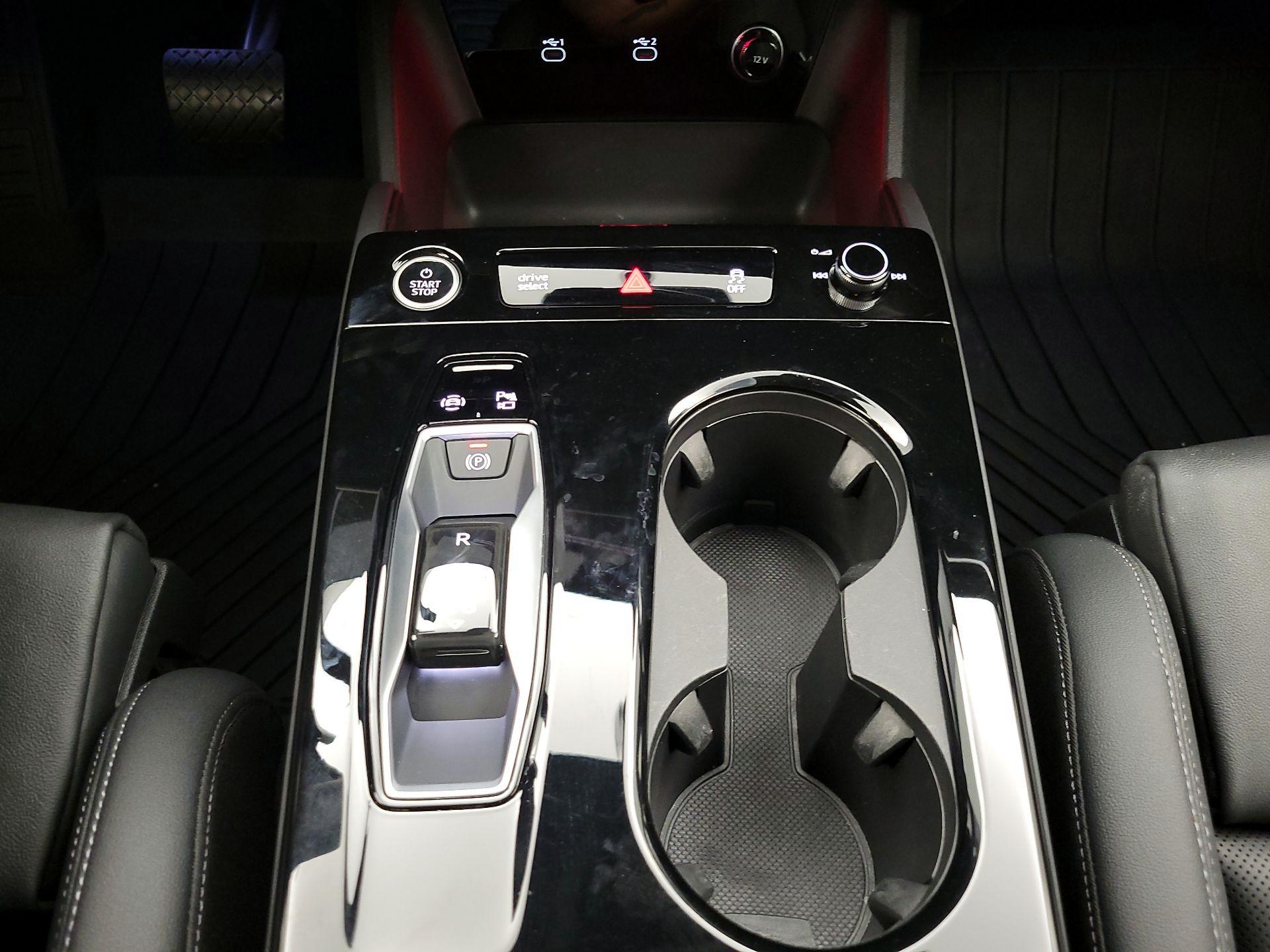 Thumbnail: 2025 Audi Q6 e-tron - 17