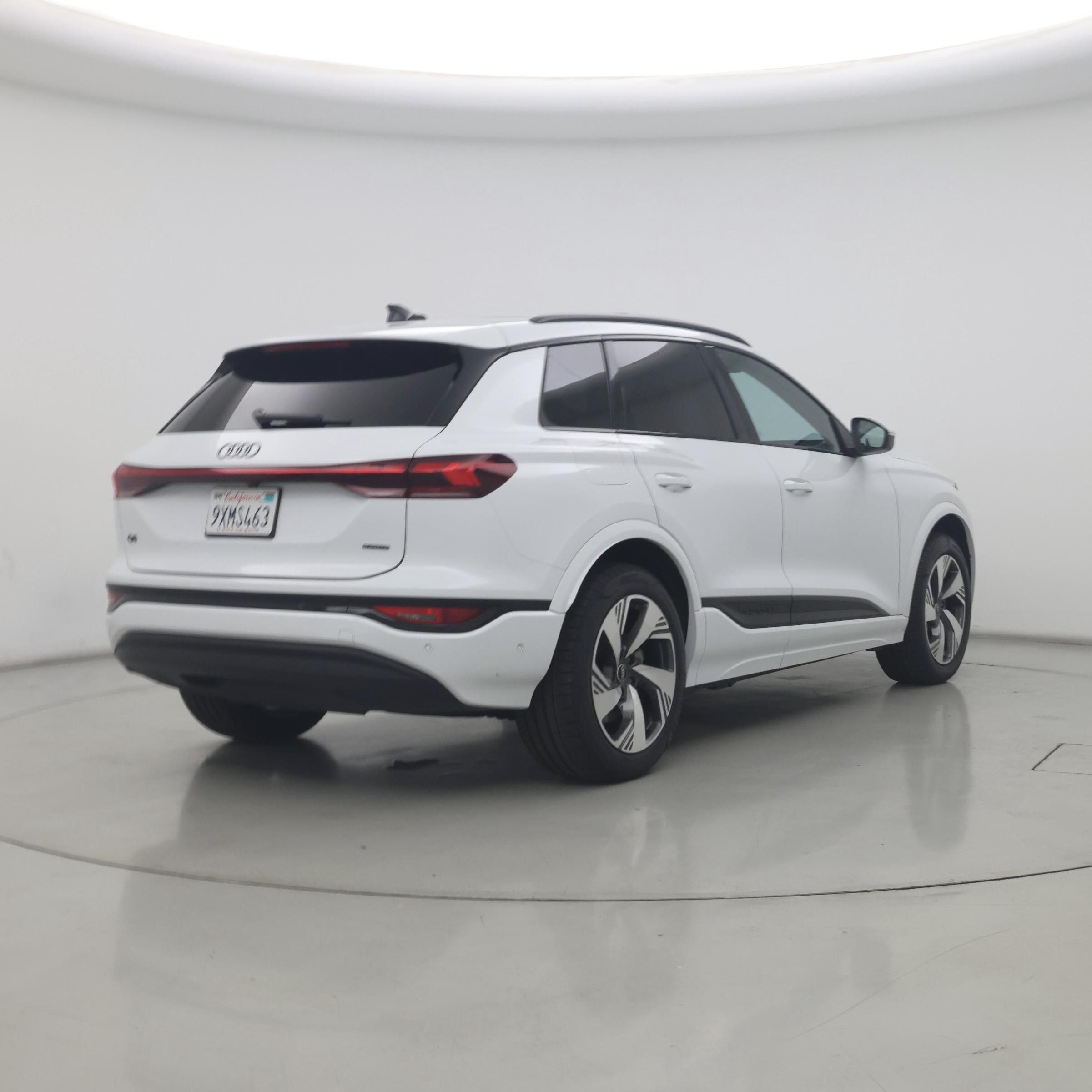 Thumbnail: 2025 Audi Q6 e-tron - 8